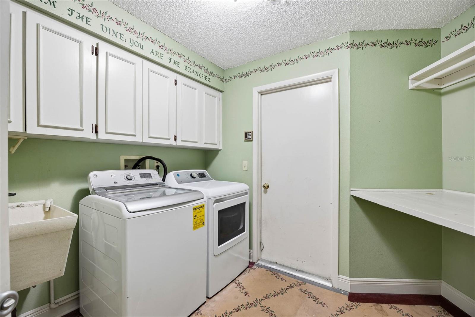 Image 27 of 52 For 2952 Hadleigh Ct