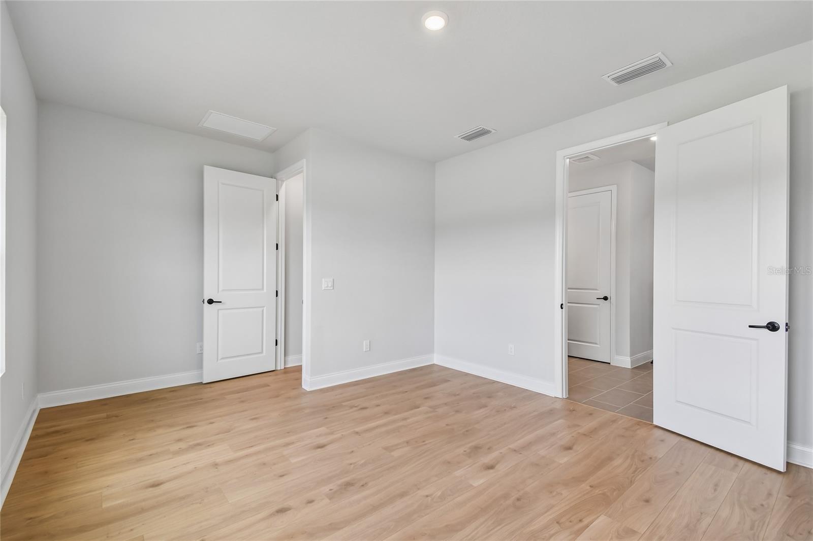 Image 18 of 42 For 5693 Leaflet Trail