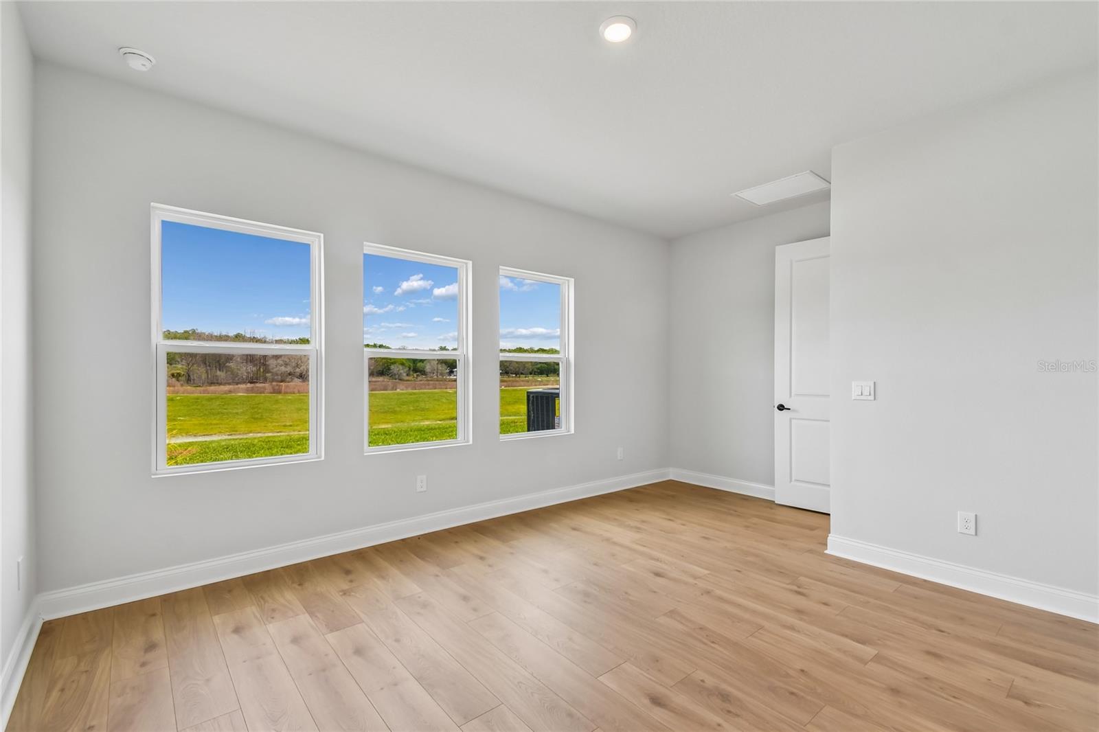 Image 20 of 42 For 5693 Leaflet Trail