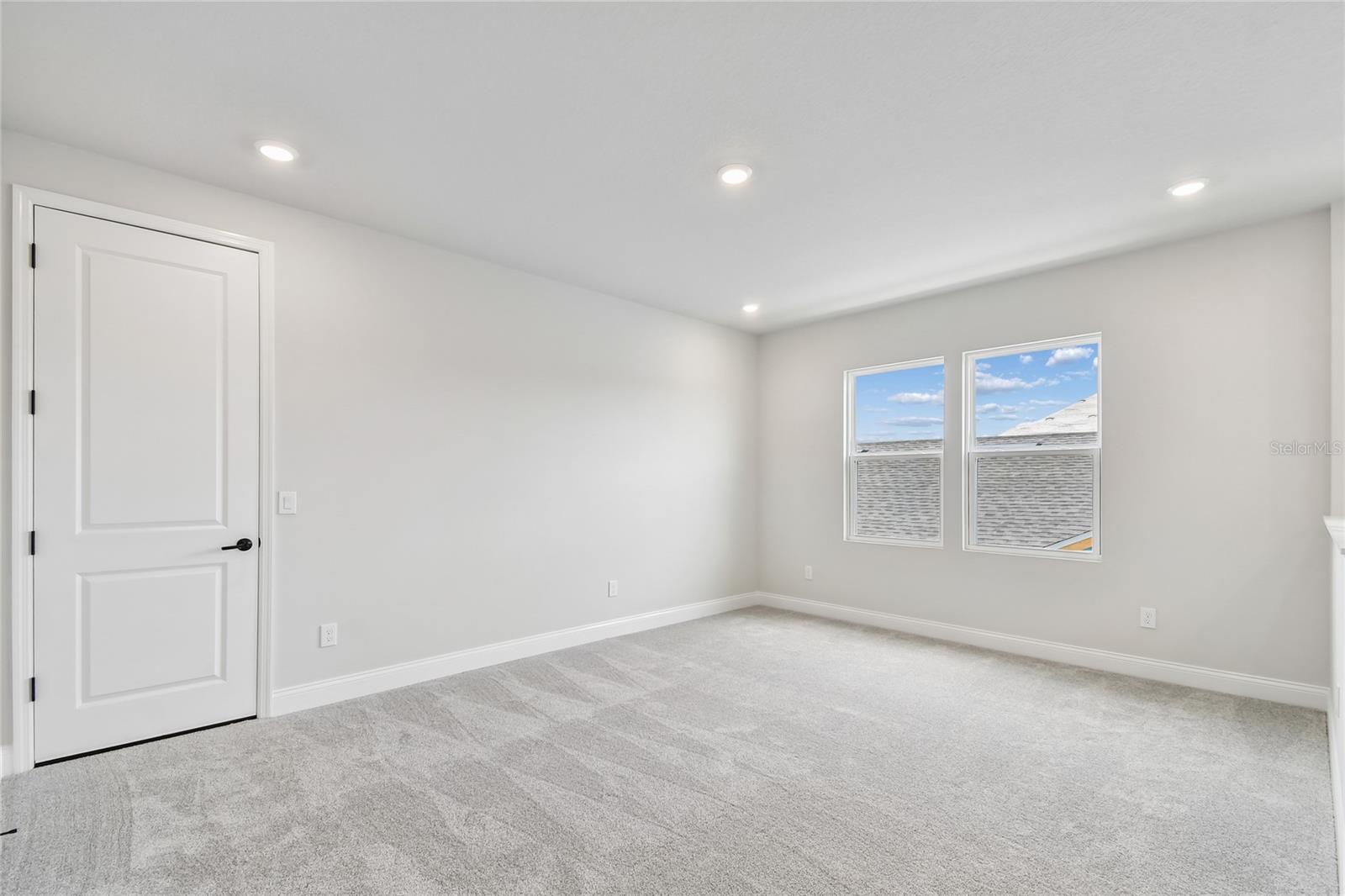 Image 27 of 42 For 5693 Leaflet Trail