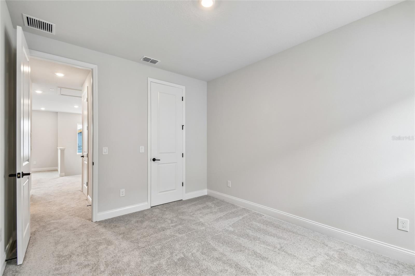 Image 35 of 42 For 5693 Leaflet Trail