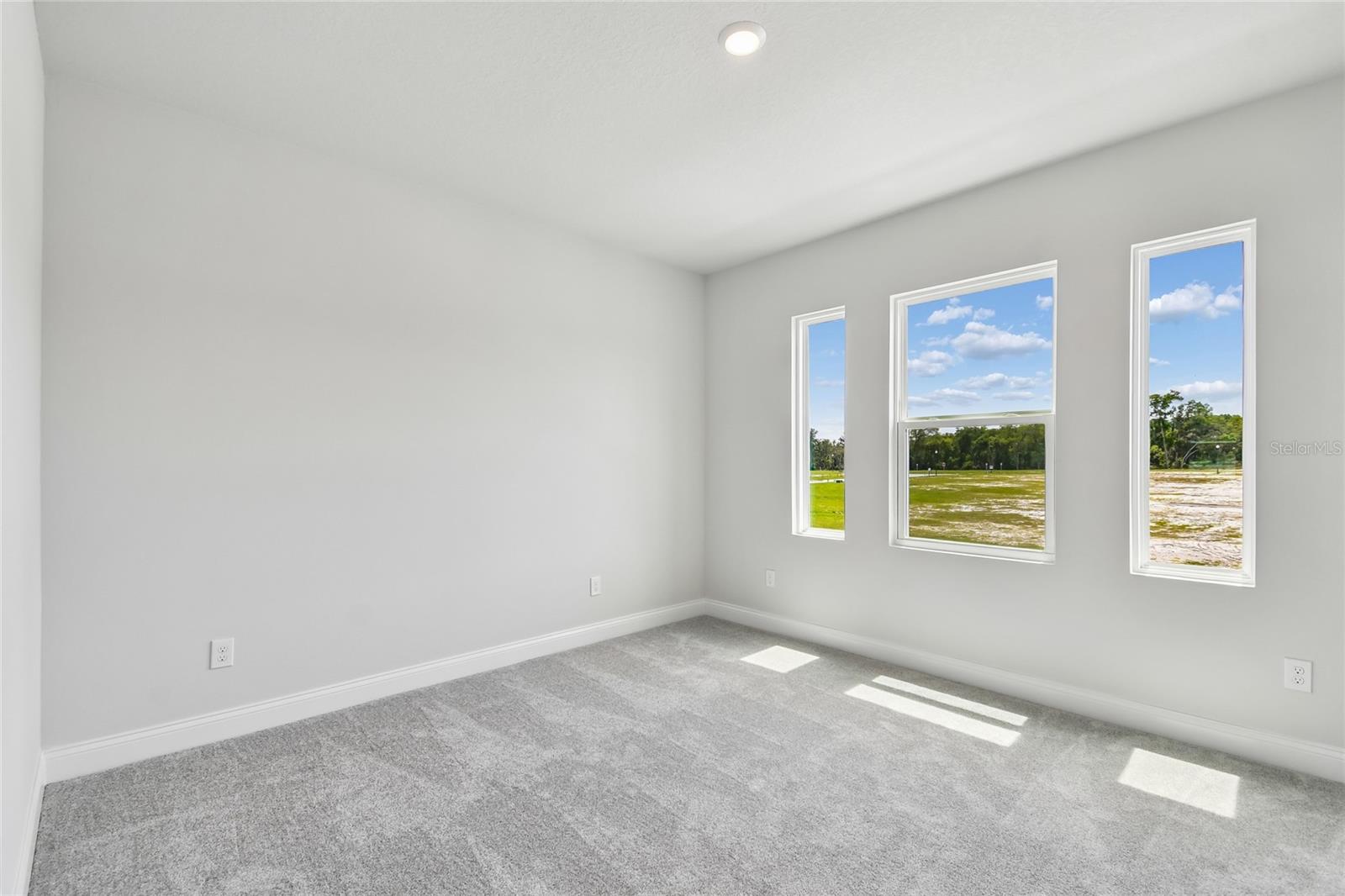 Image 36 of 42 For 5693 Leaflet Trail