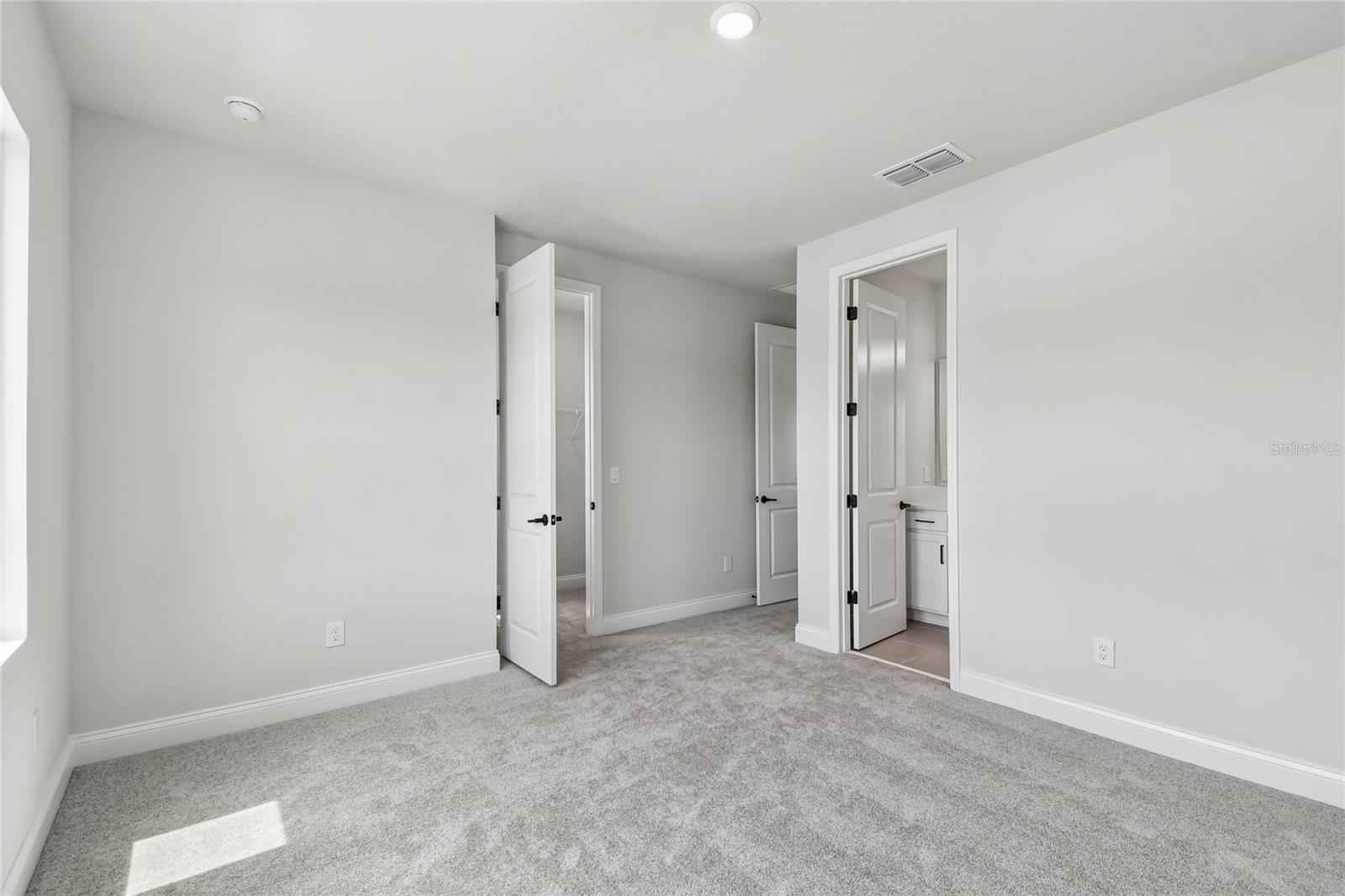 Image 37 of 42 For 5693 Leaflet Trail