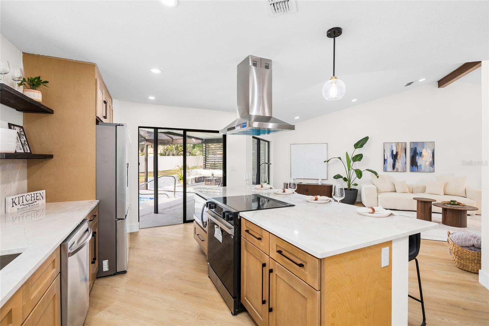 Image 14 of 51 For 13269 Don Loop