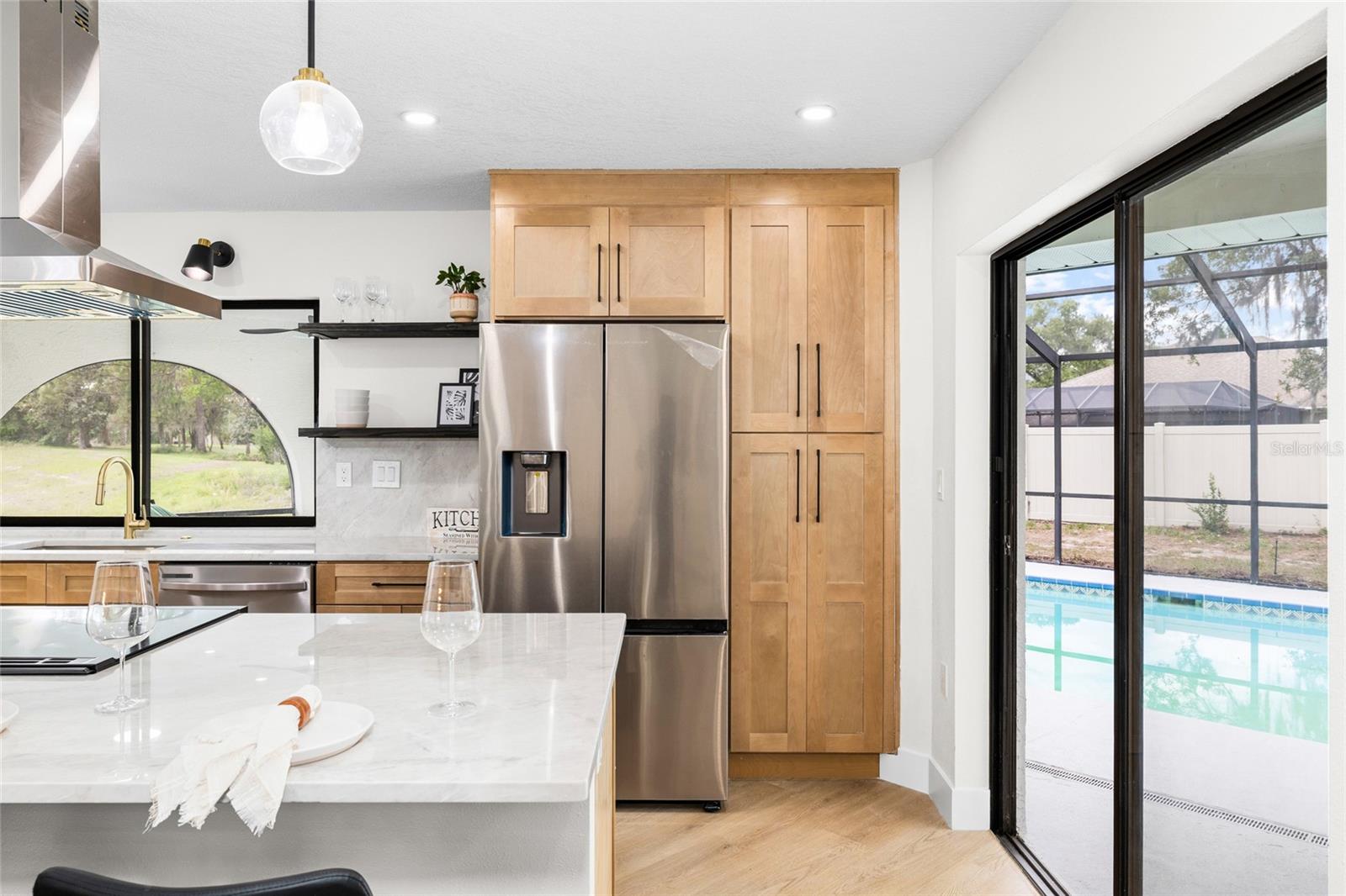 Image 15 of 51 For 13269 Don Loop