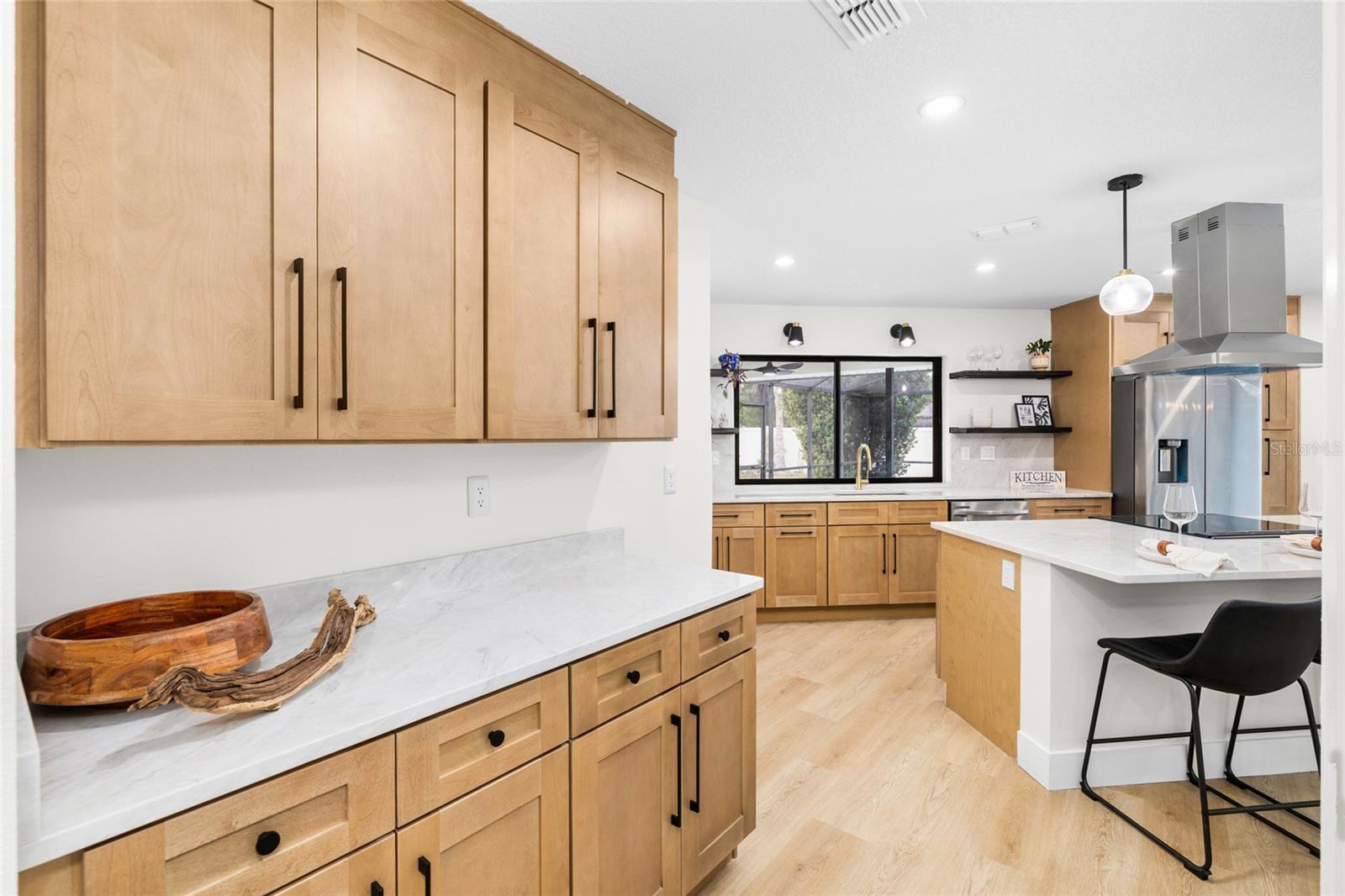 Image 17 of 51 For 13269 Don Loop