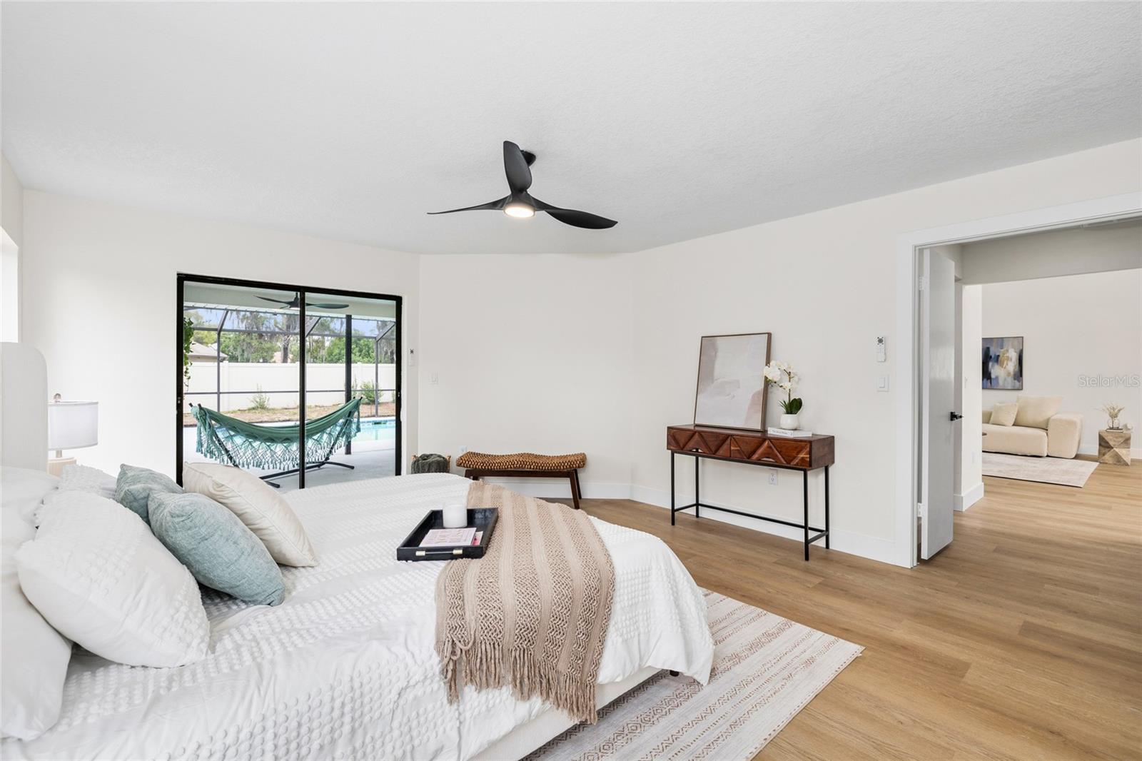 Image 19 of 51 For 13269 Don Loop