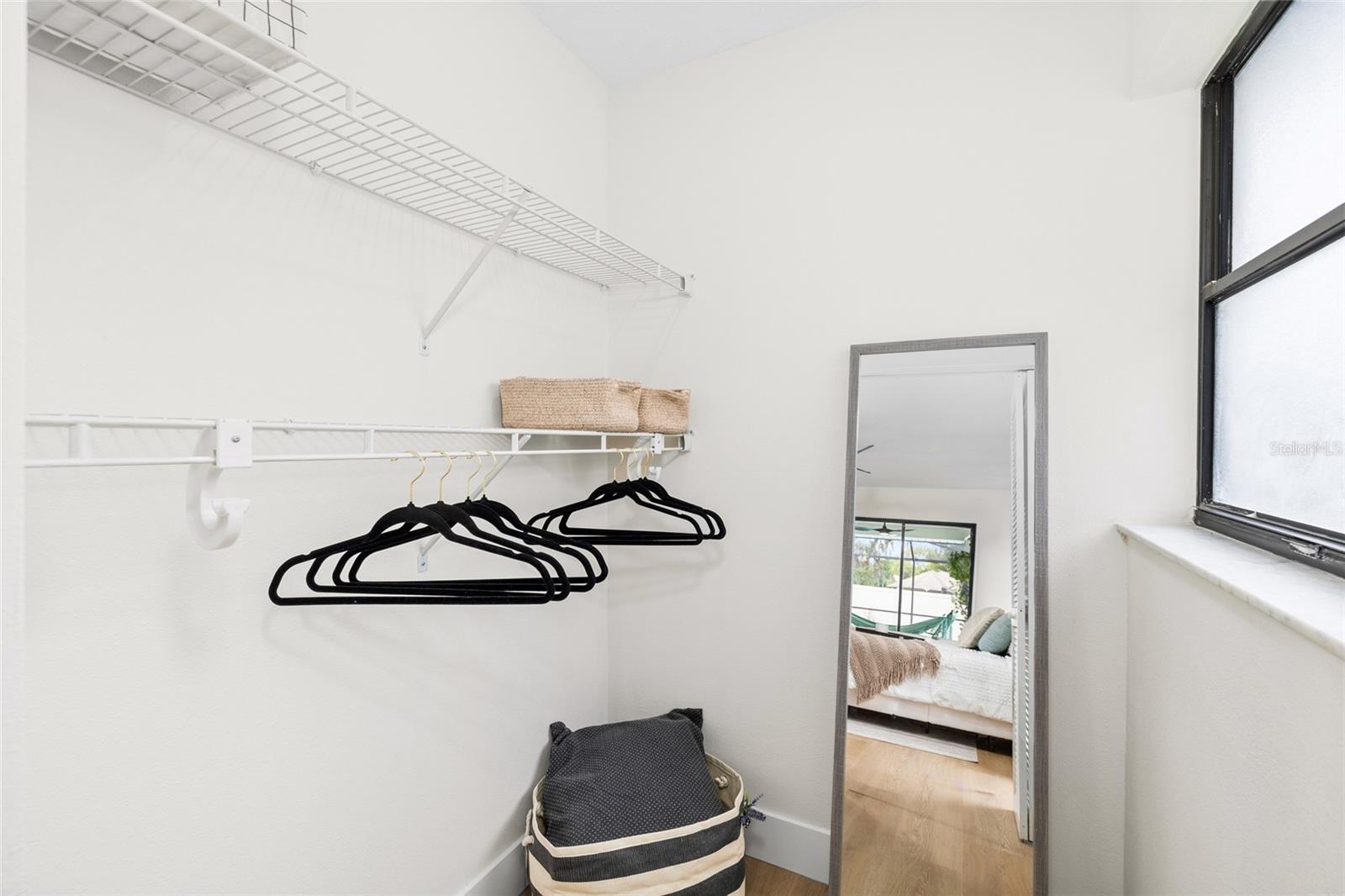 Image 21 of 51 For 13269 Don Loop