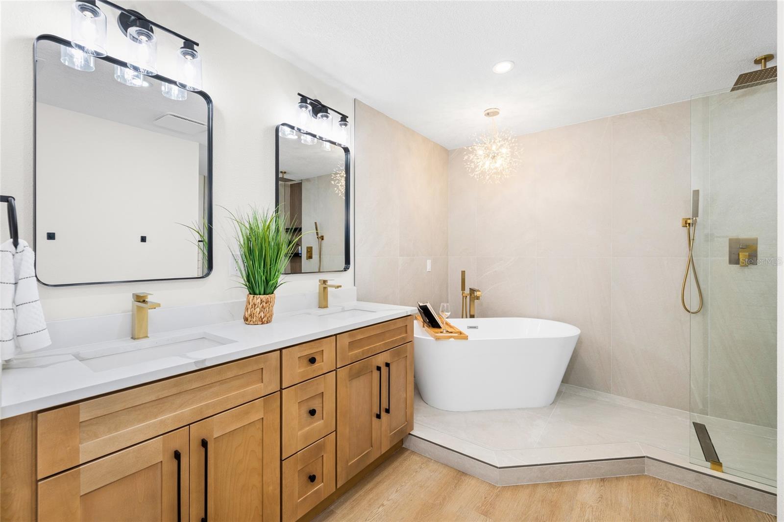 Image 22 of 51 For 13269 Don Loop