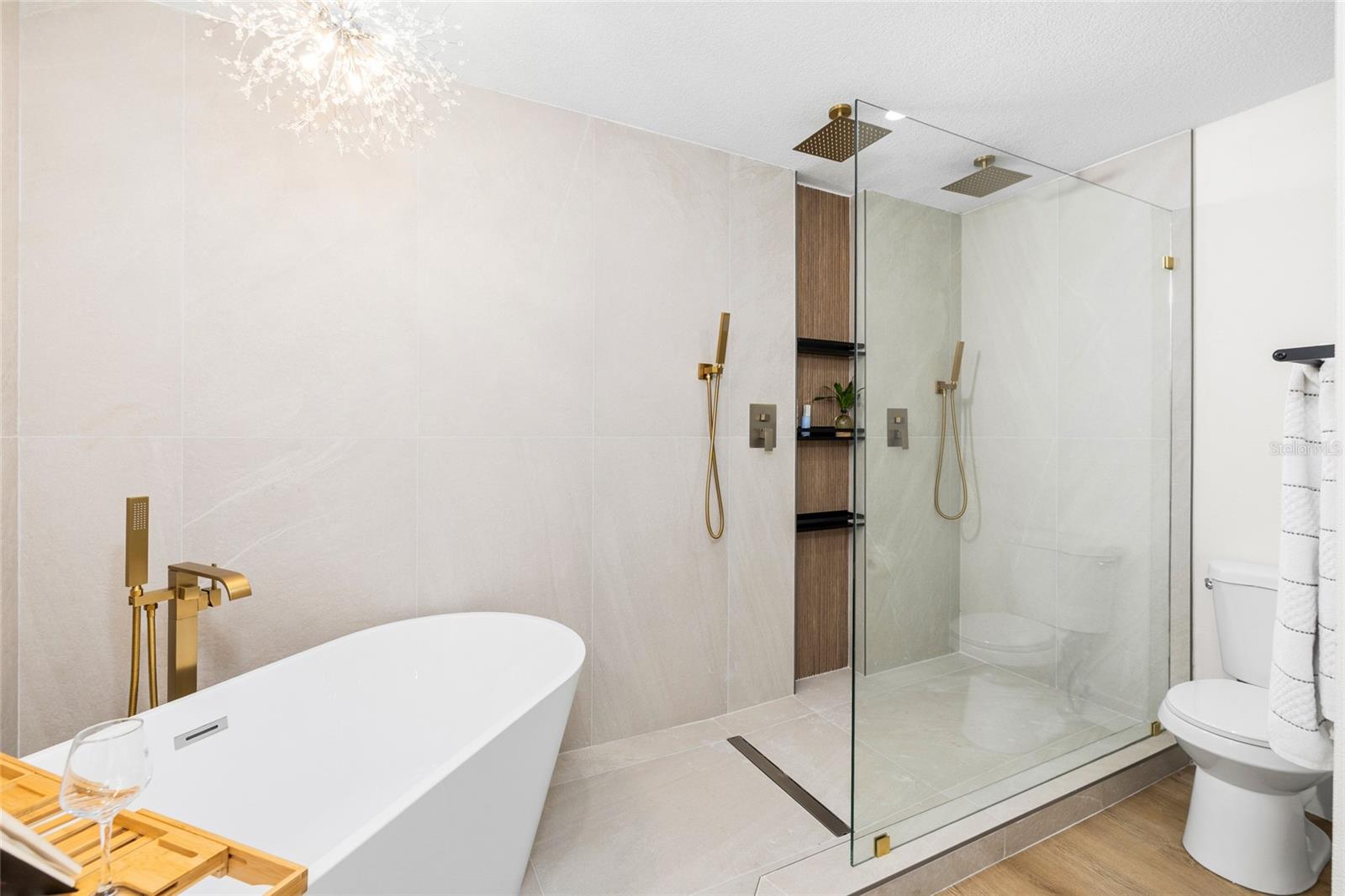 Image 23 of 51 For 13269 Don Loop