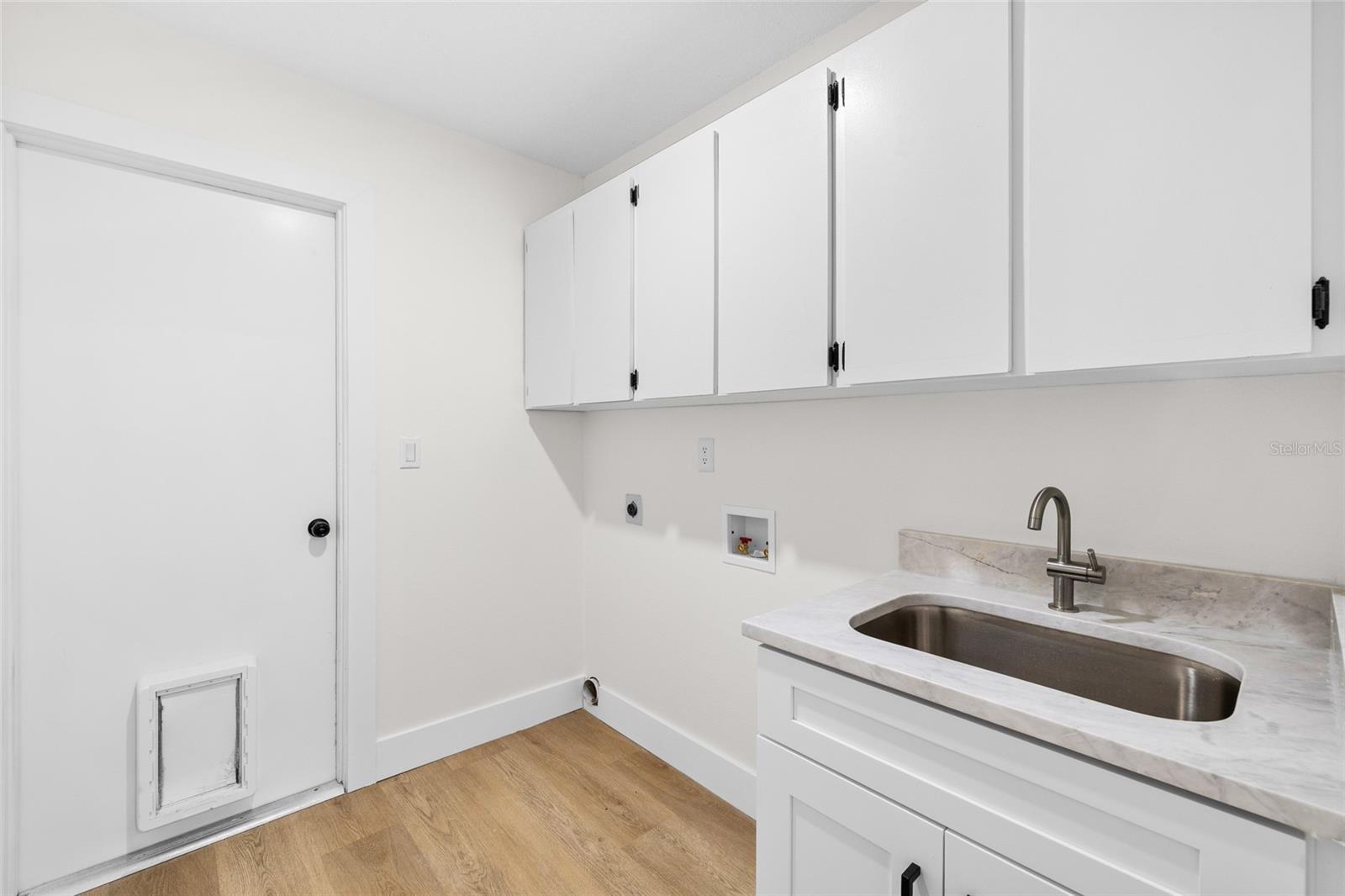 Image 30 of 51 For 13269 Don Loop