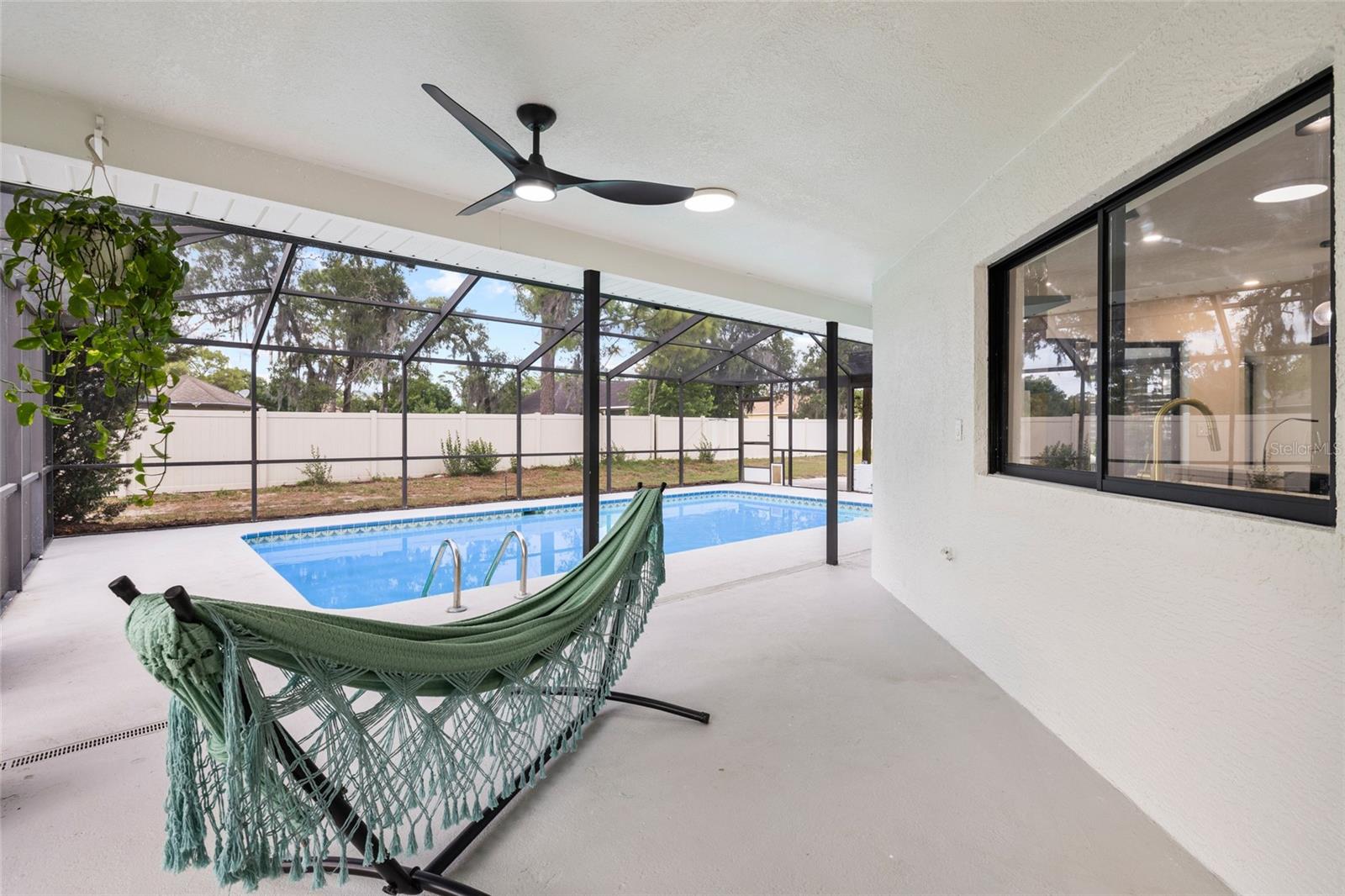 Image 36 of 51 For 13269 Don Loop