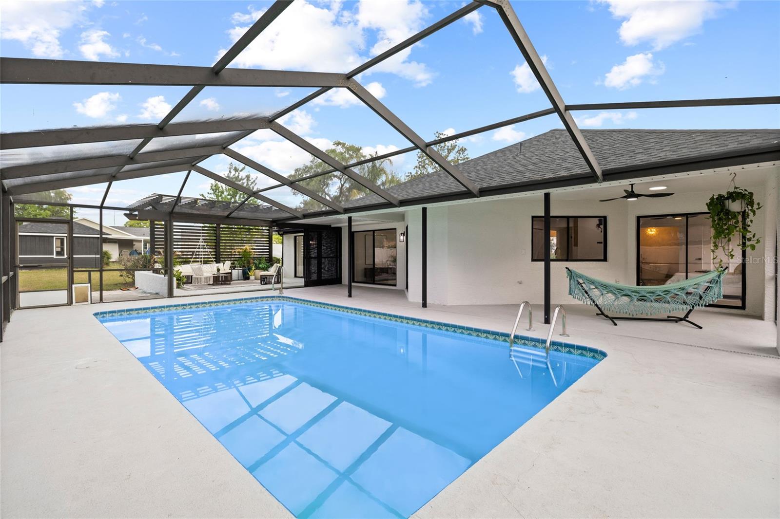 Image 38 of 51 For 13269 Don Loop