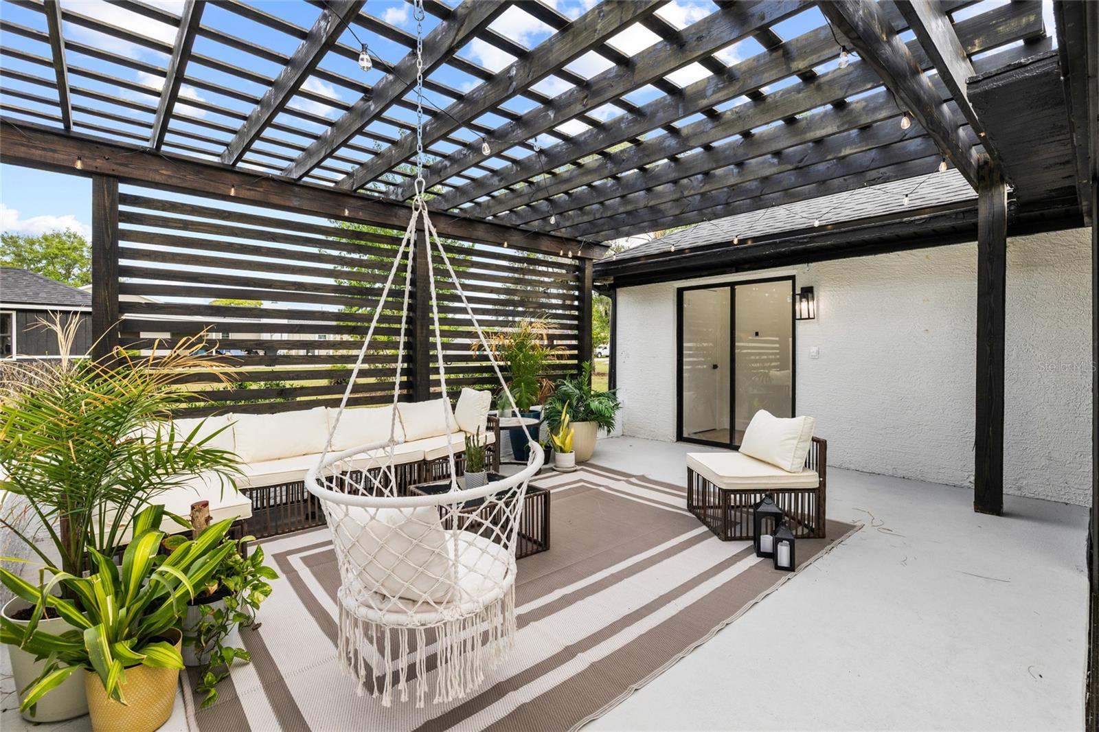 Image 39 of 51 For 13269 Don Loop