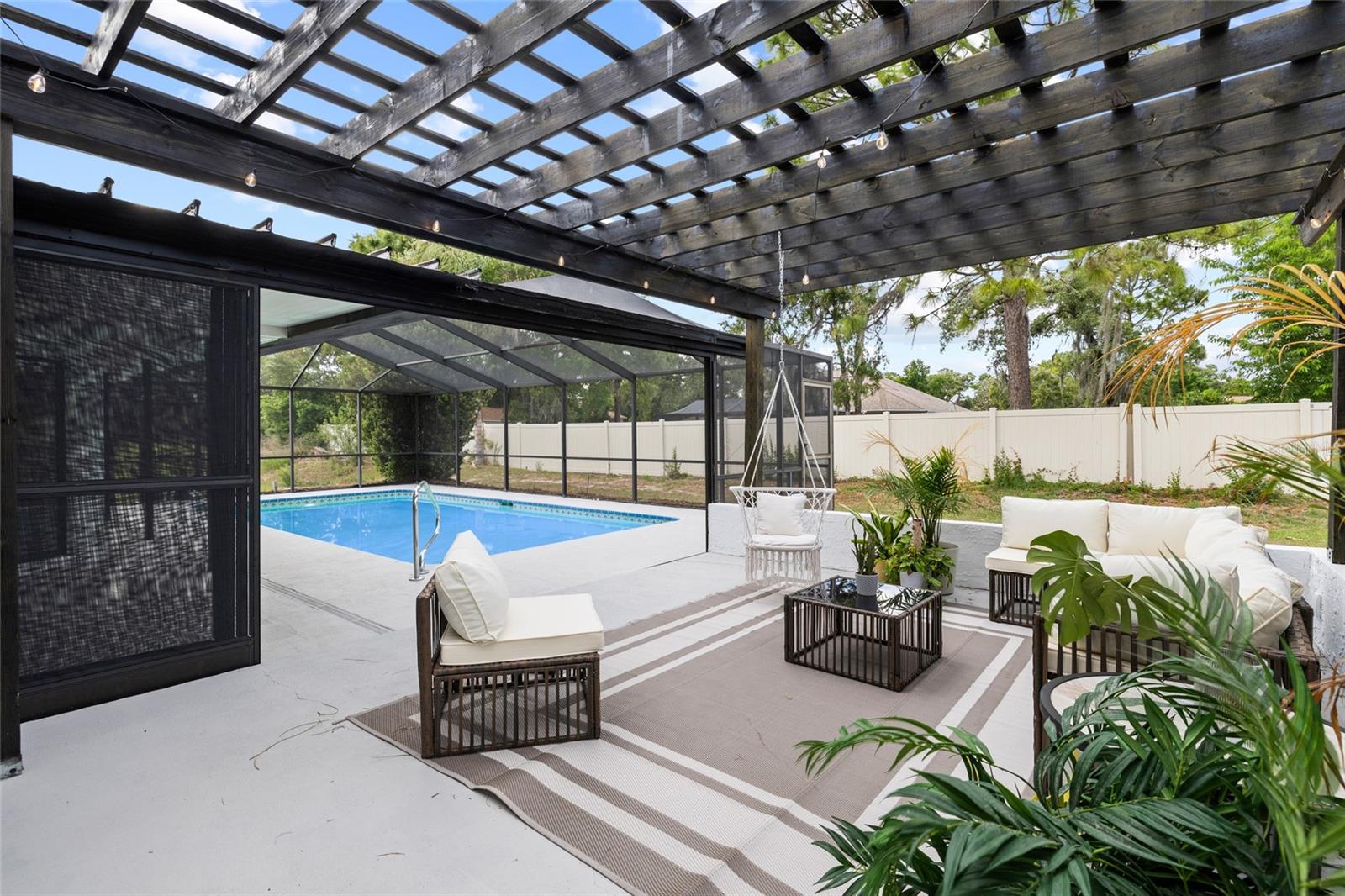 Image 40 of 51 For 13269 Don Loop