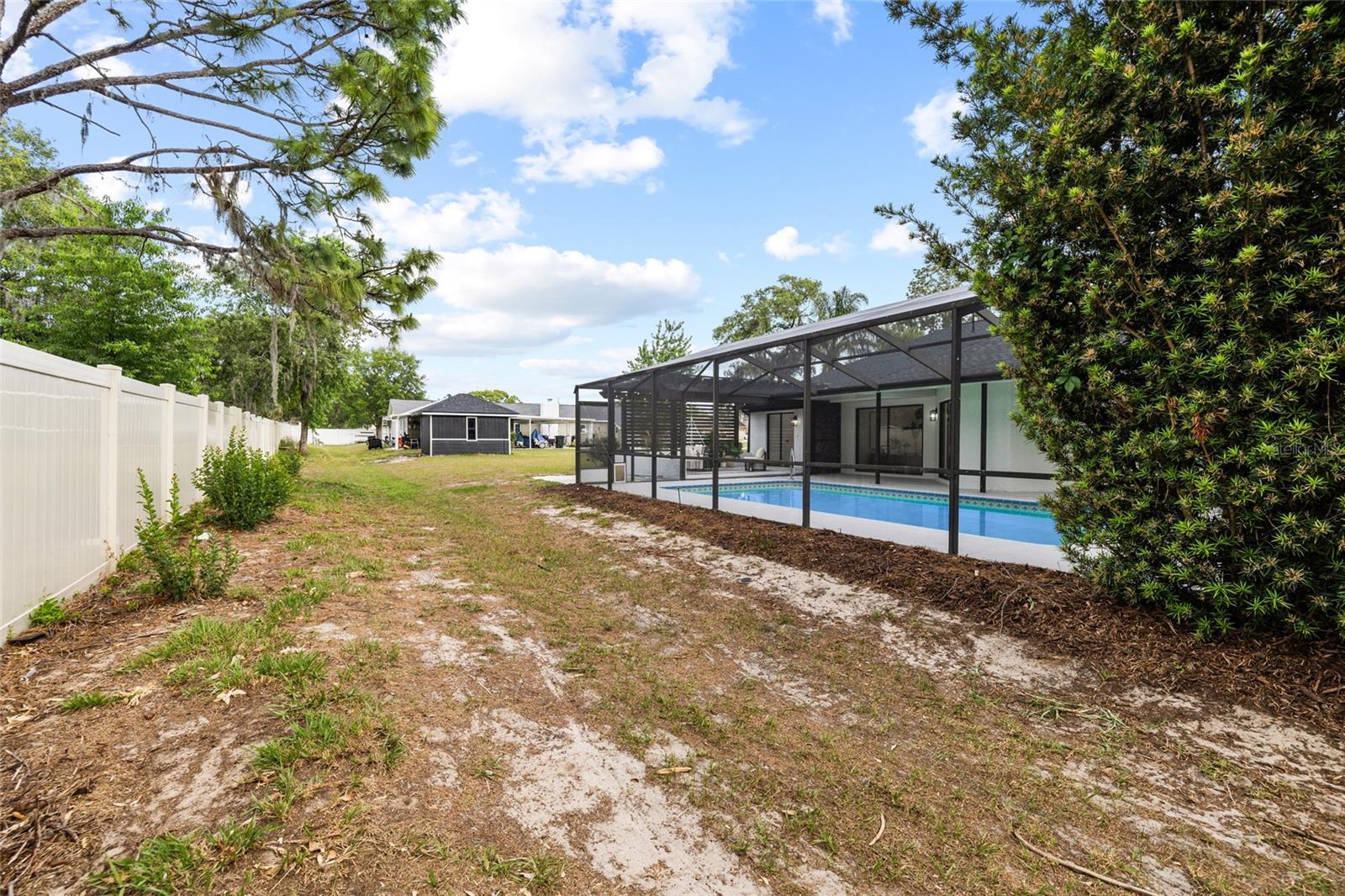 Image 43 of 51 For 13269 Don Loop