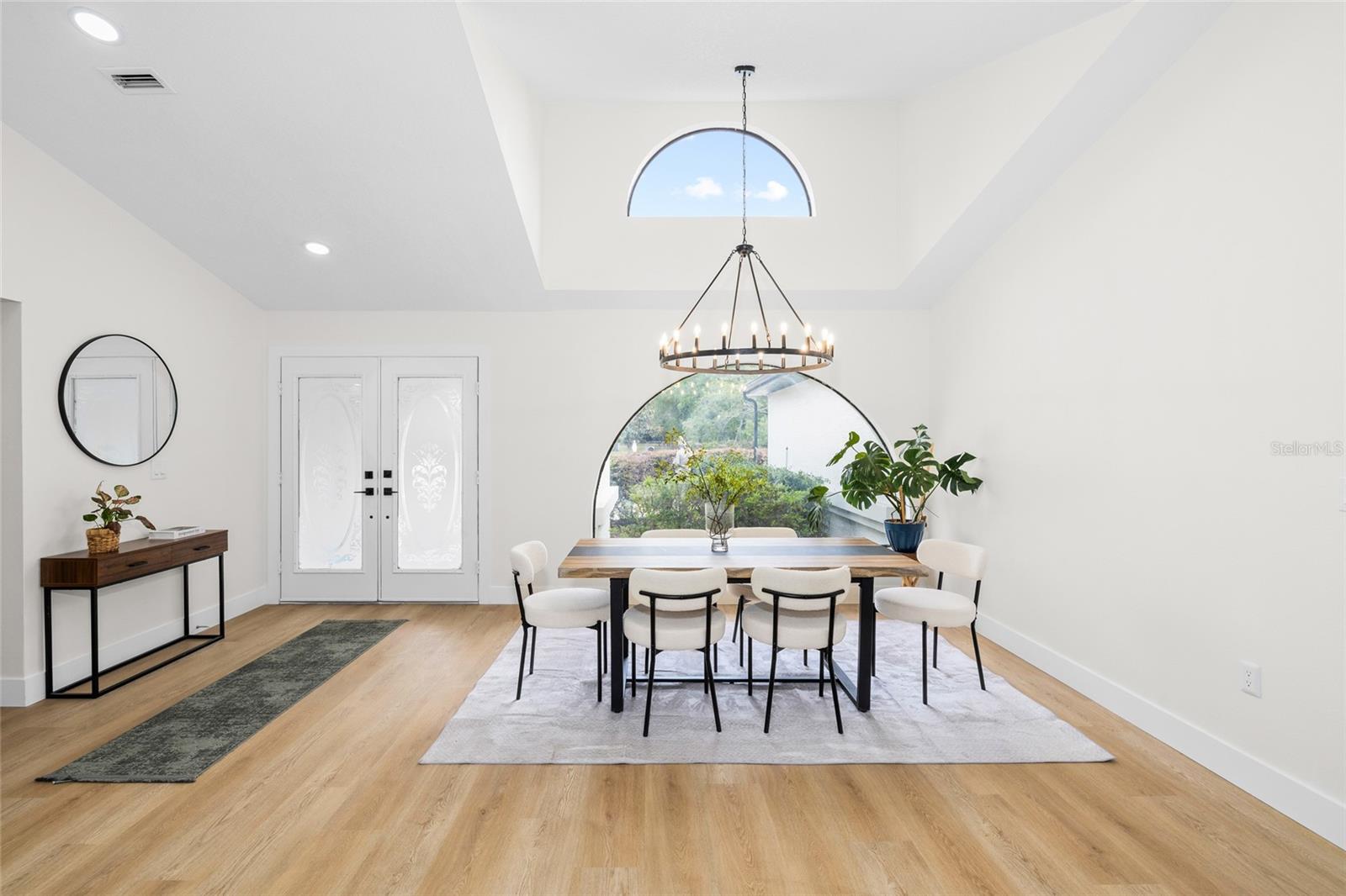 Image 6 of 51 For 13269 Don Loop