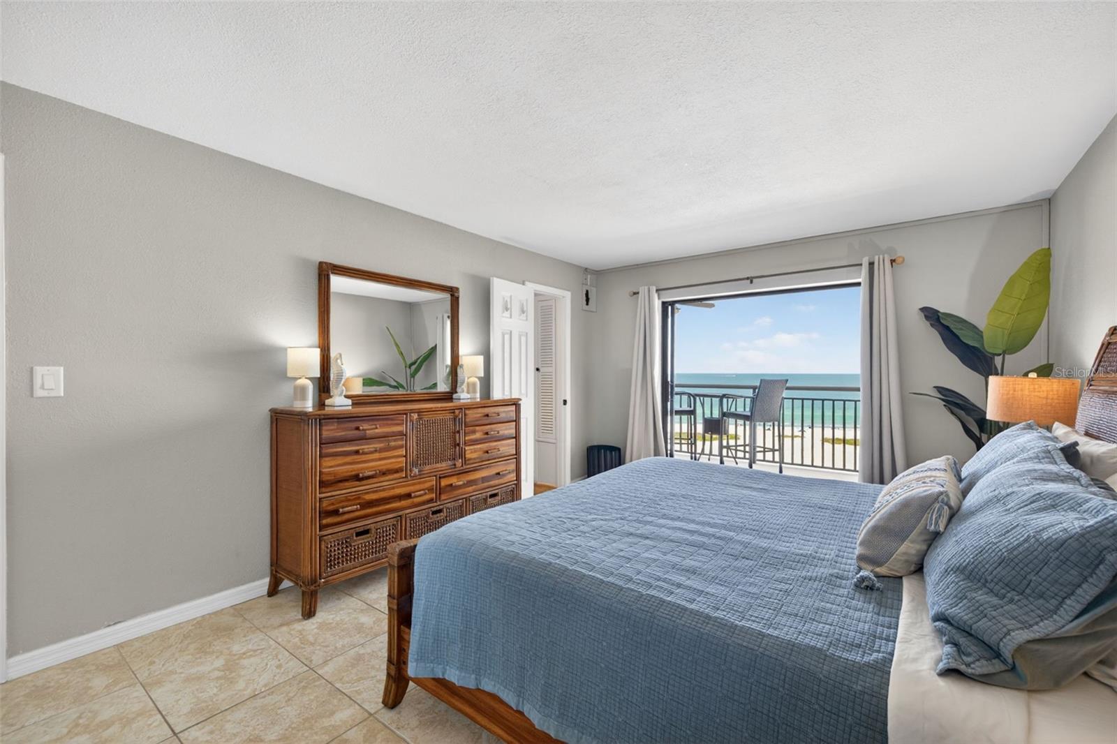 Image 13 of 25 For 1270 Gulf Boulevard 1007