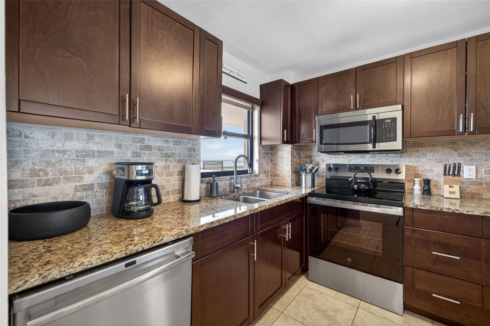 Image 7 of 25 For 1270 Gulf Boulevard 1007