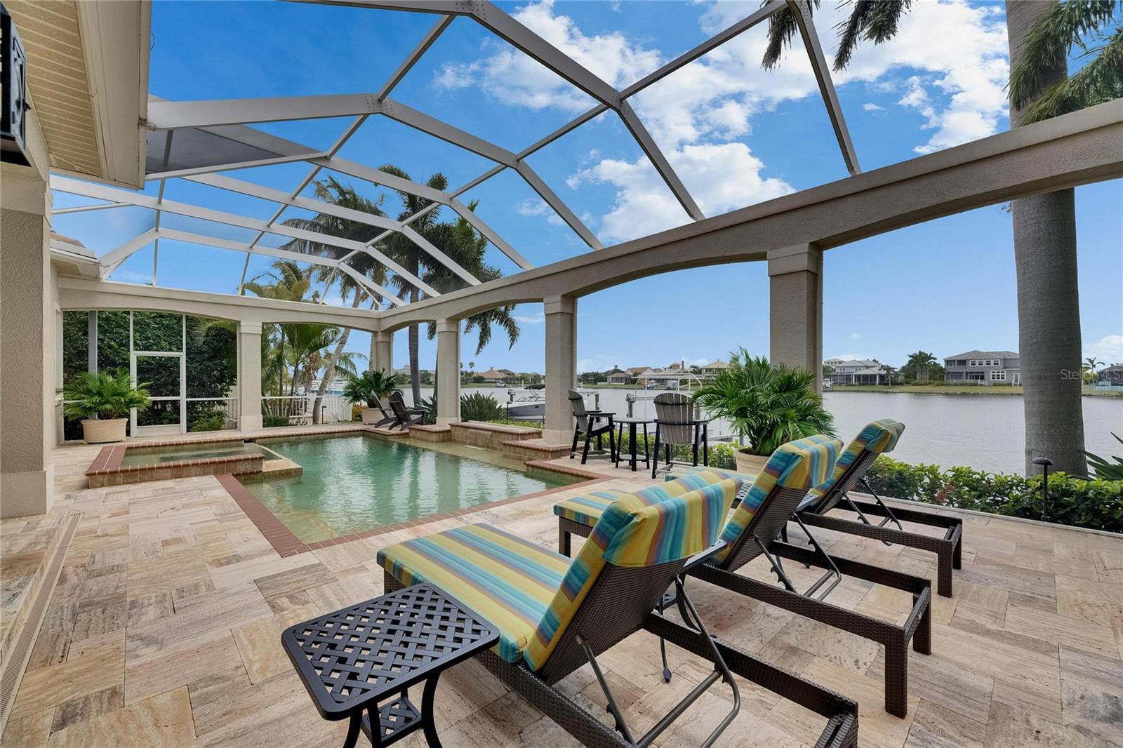 Listing photo id 9 for 624 Balibay Road