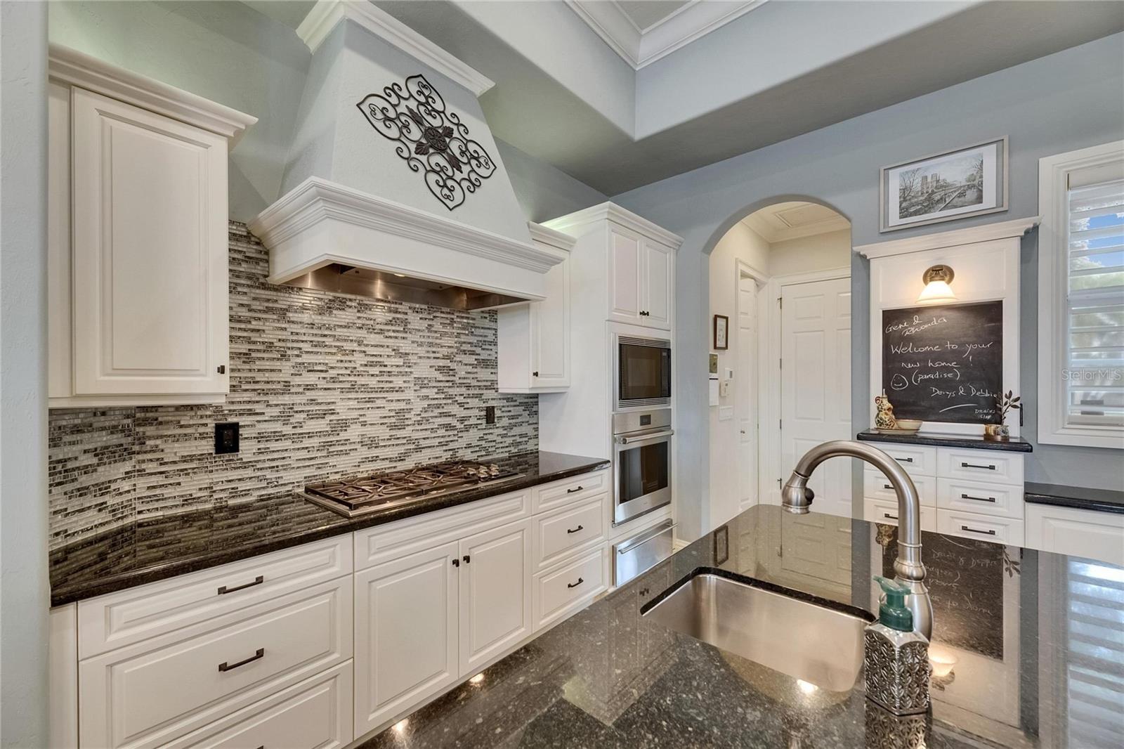 Listing photo id 15 for 624 Balibay Road