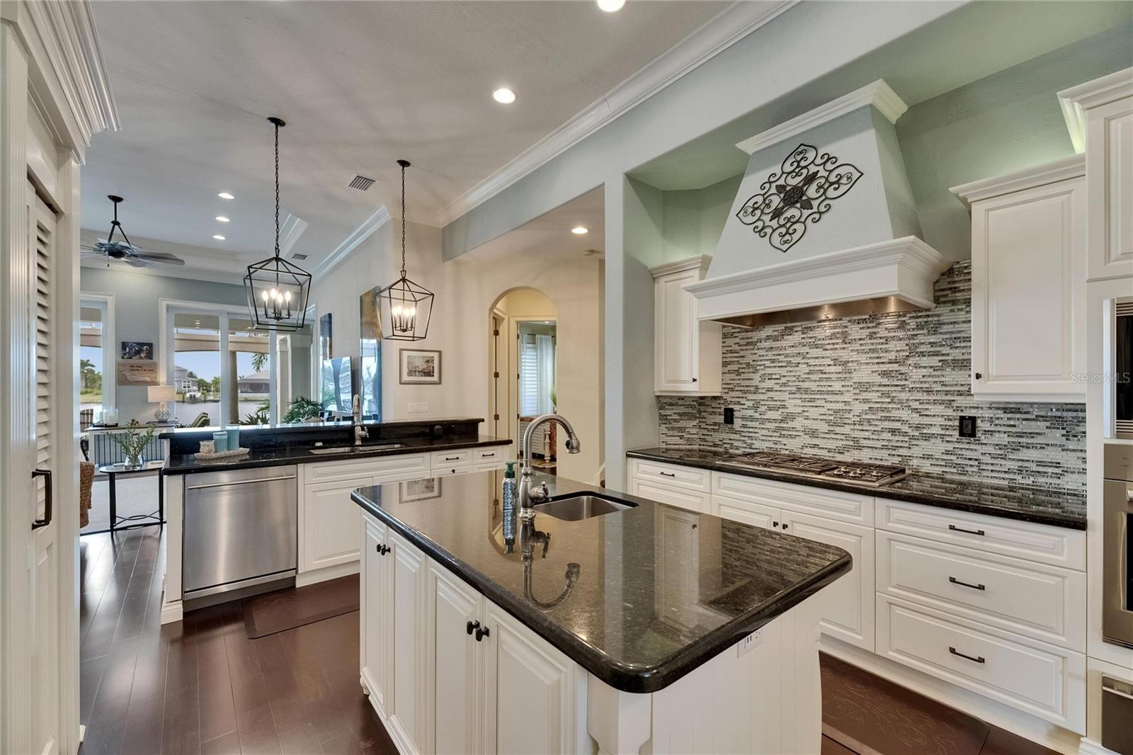 Listing photo id 18 for 624 Balibay Road