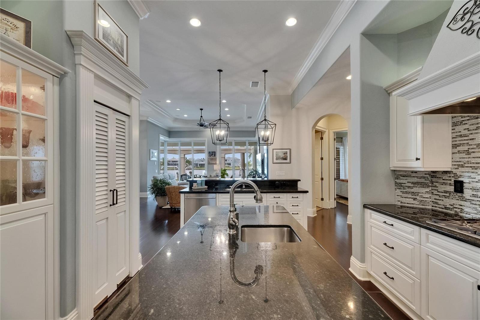 Listing photo id 21 for 624 Balibay Road