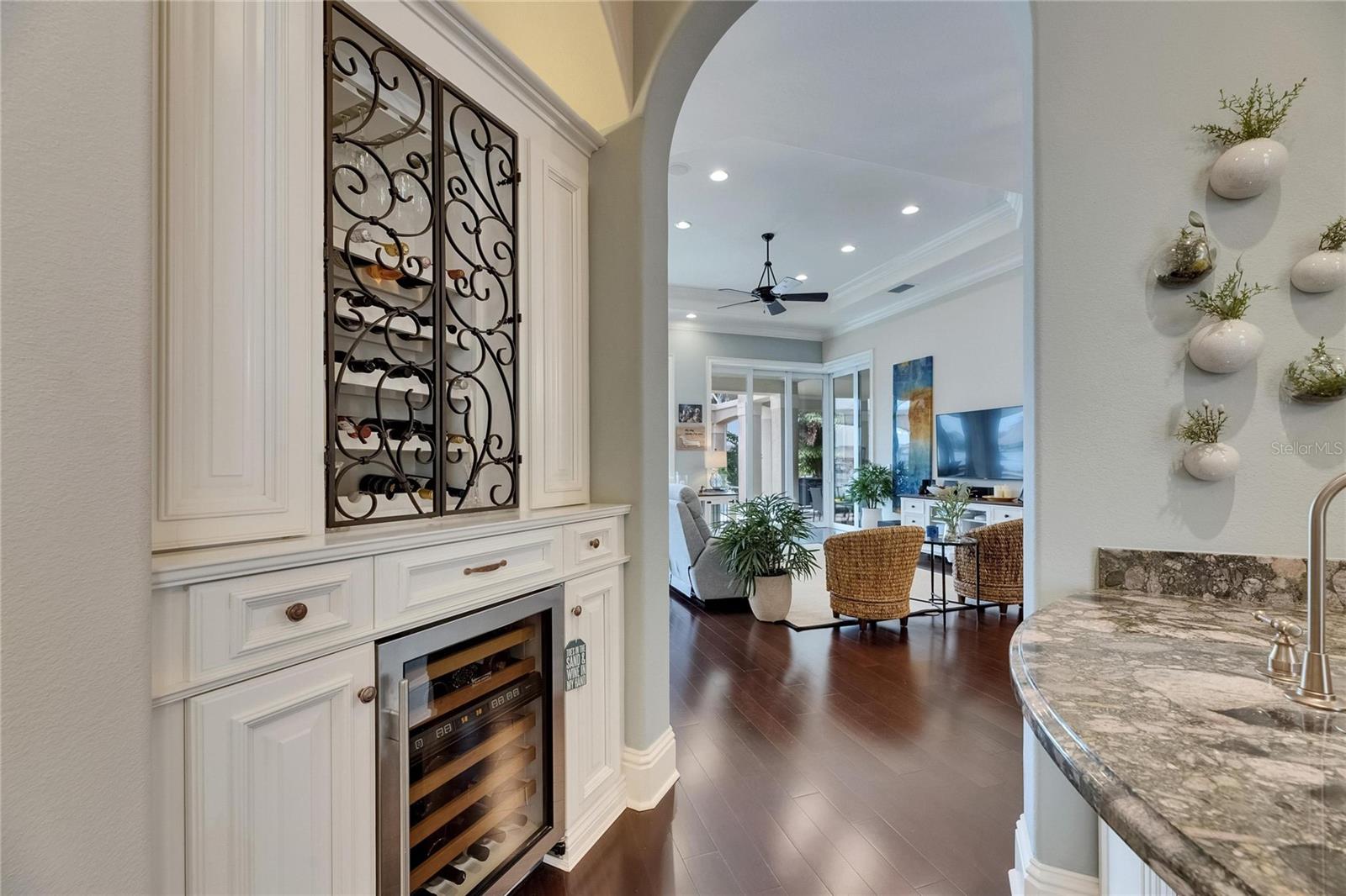 Listing photo id 31 for 624 Balibay Road