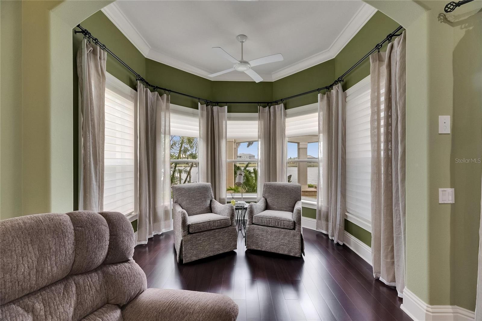 Listing photo id 43 for 624 Balibay Road