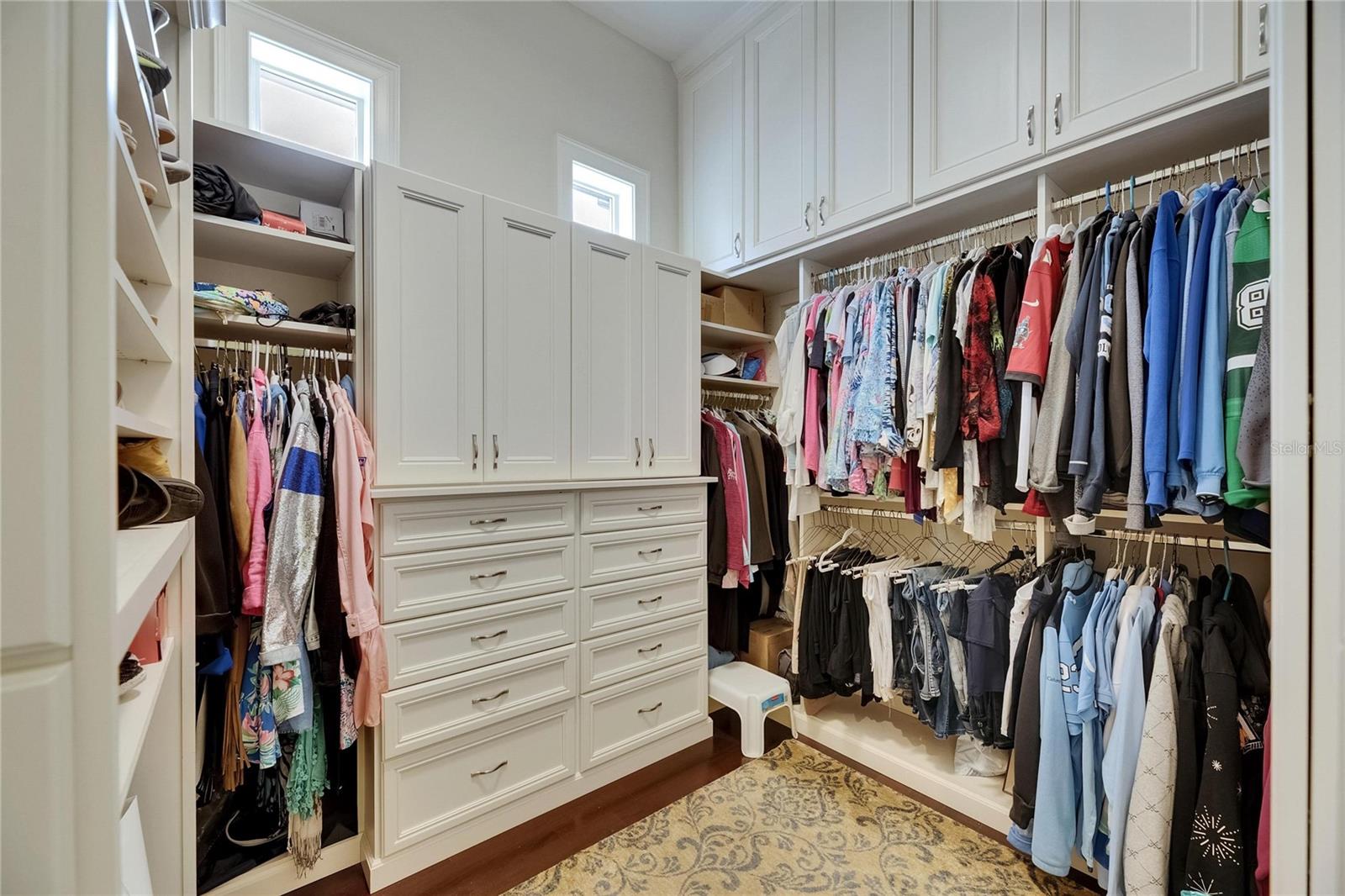 Listing photo id 49 for 624 Balibay Road