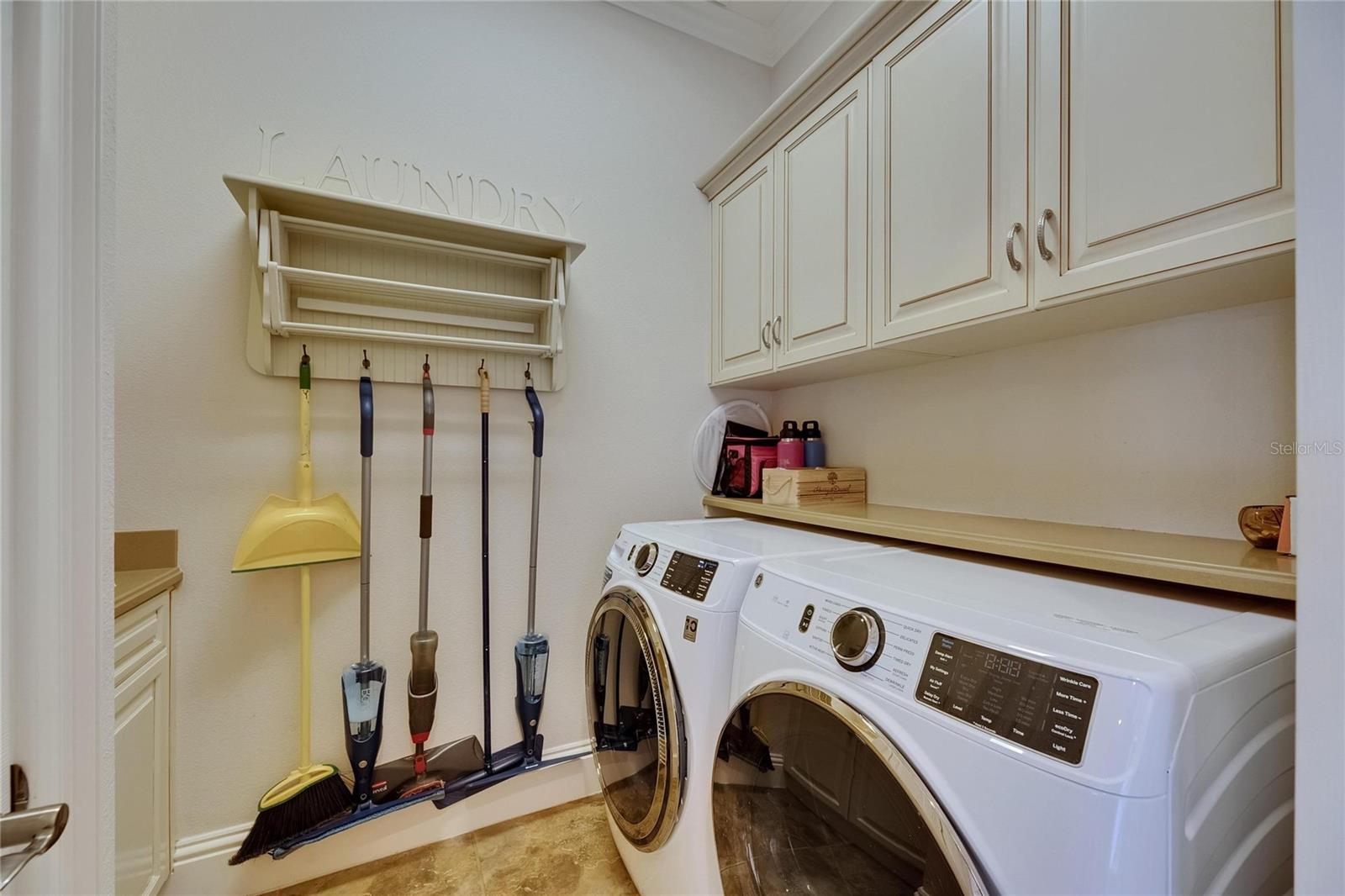 Listing photo id 54 for 624 Balibay Road