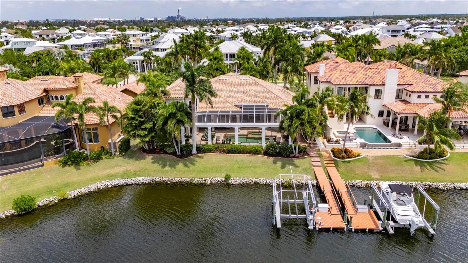 Listing photo id 4 for 624 Balibay Road