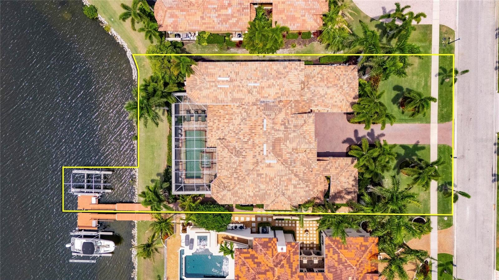 Listing photo id 5 for 624 Balibay Road