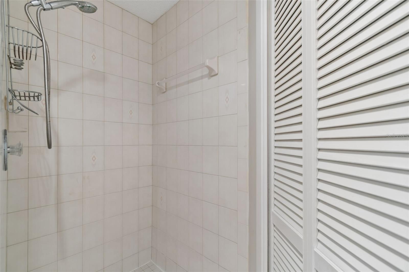 Image 33 of 74 For 13501 Glaze Brook Drive