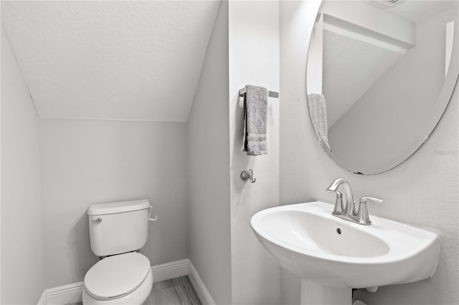 Image 18 of 47 For 805 Viscount Street