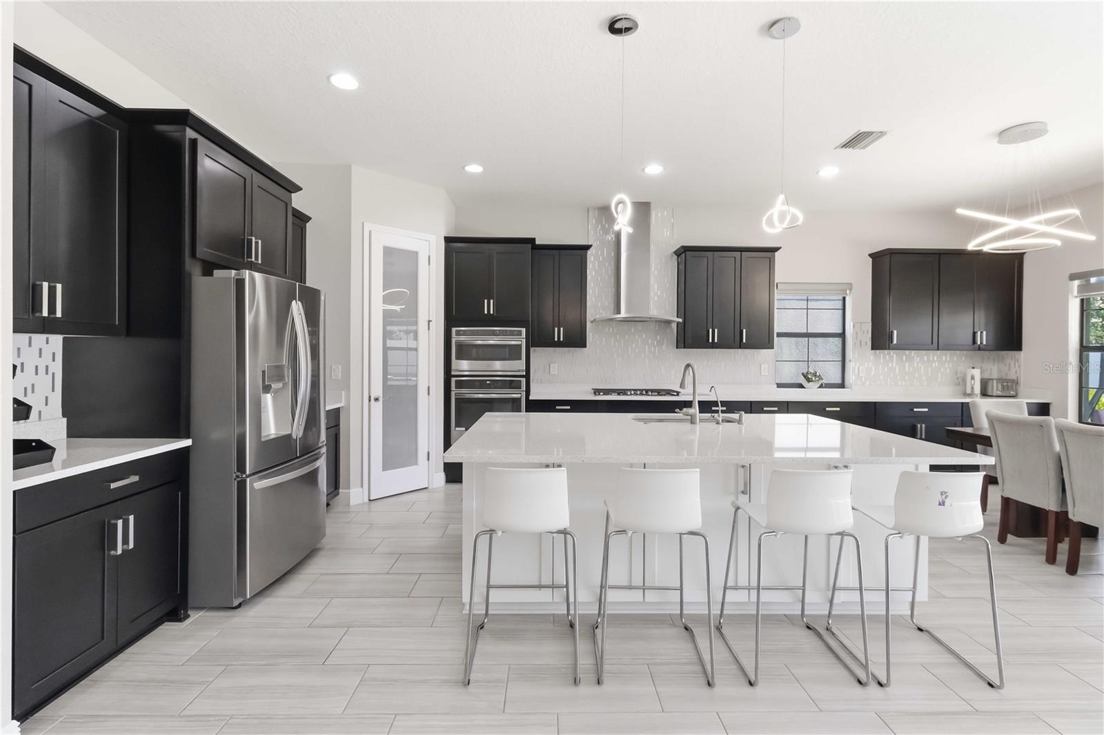 Image 5 of 47 For 805 Viscount Street