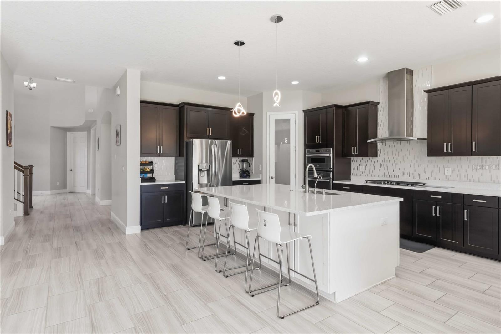 Image 7 of 47 For 805 Viscount Street