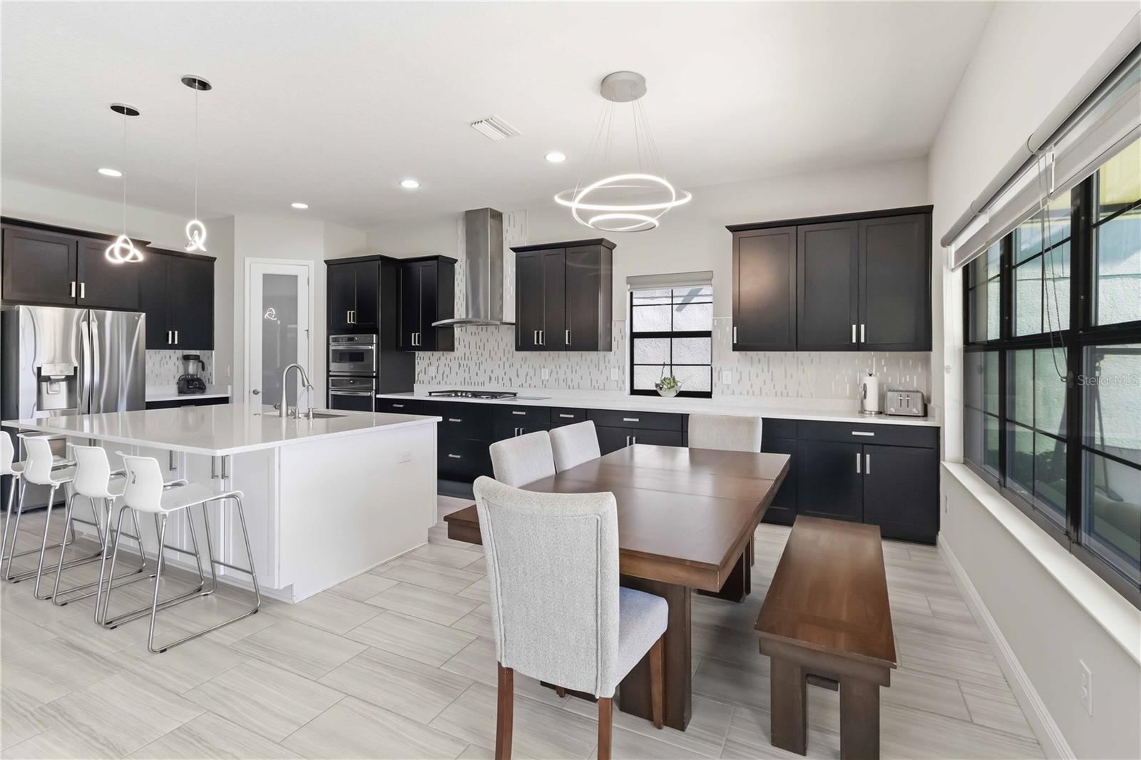 Image 8 of 47 For 805 Viscount Street