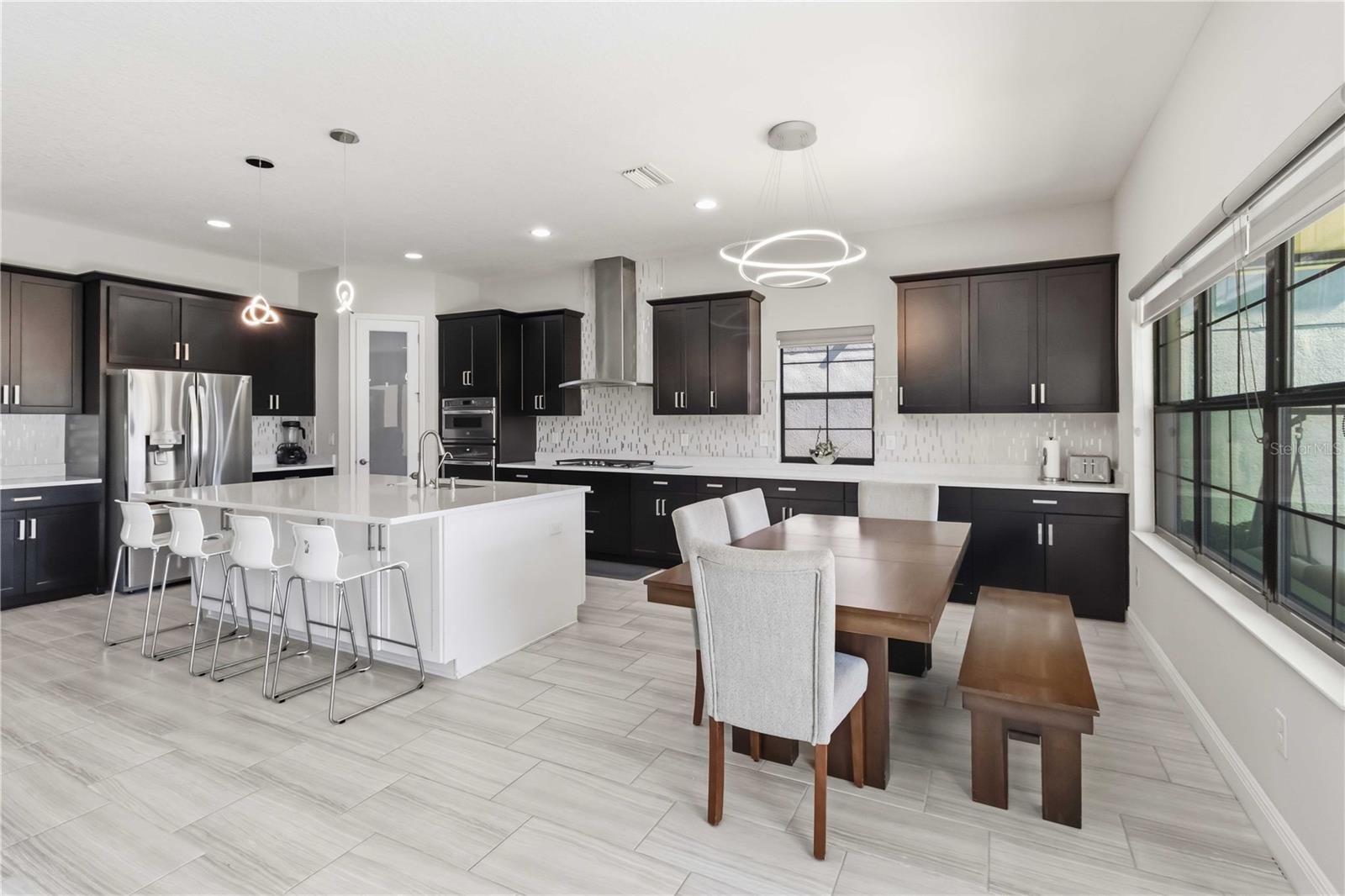 Image 9 of 47 For 805 Viscount Street