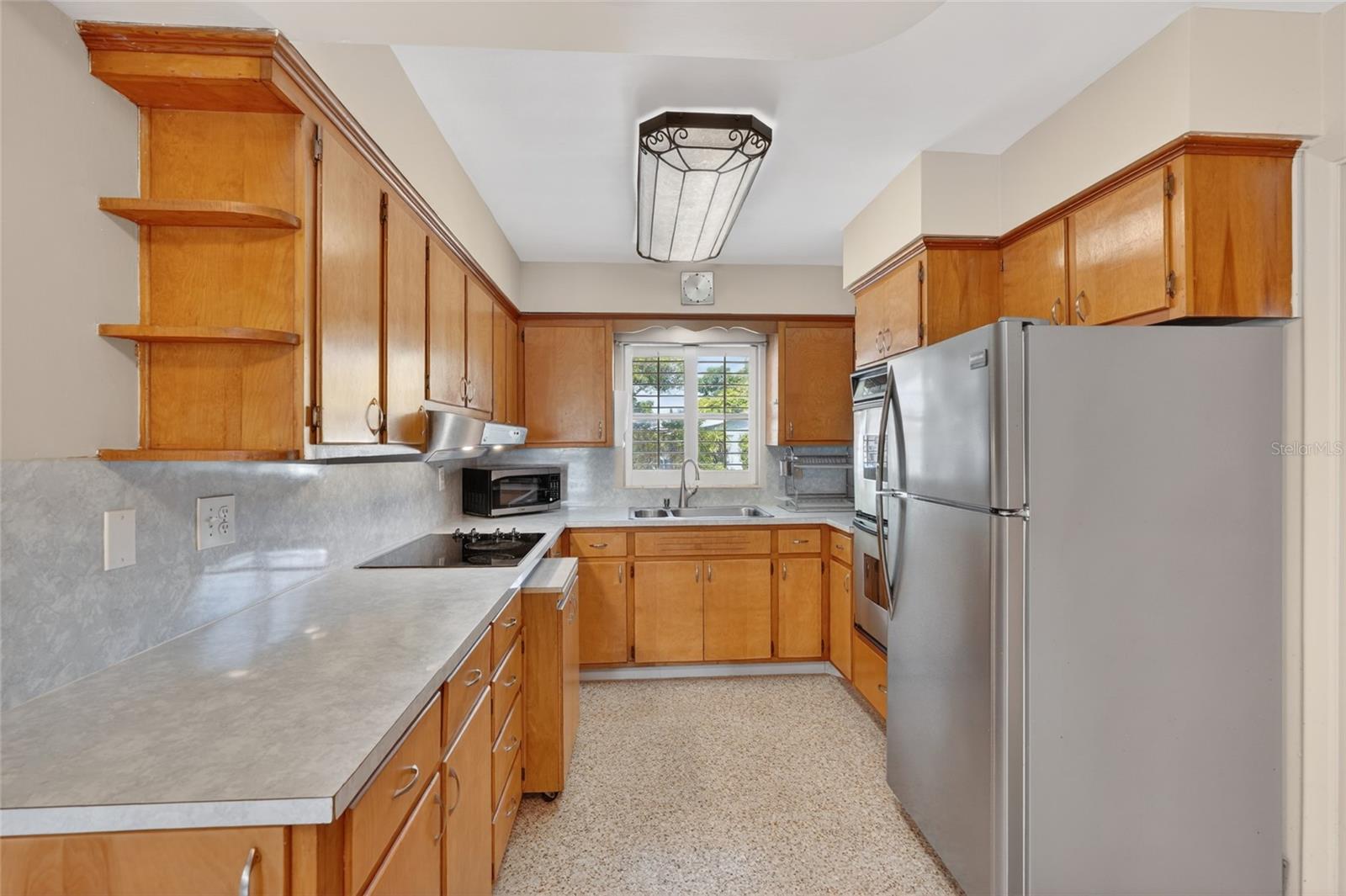 Image 11 of 38 For 1610 Valencia Drive W