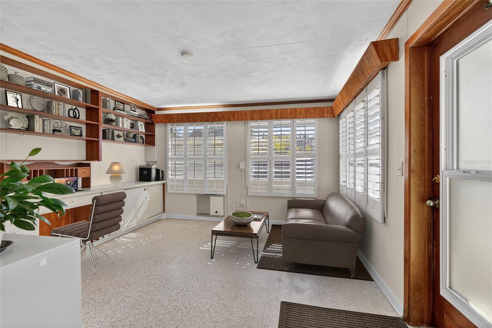 Image 13 of 38 For 1610 Valencia Drive W