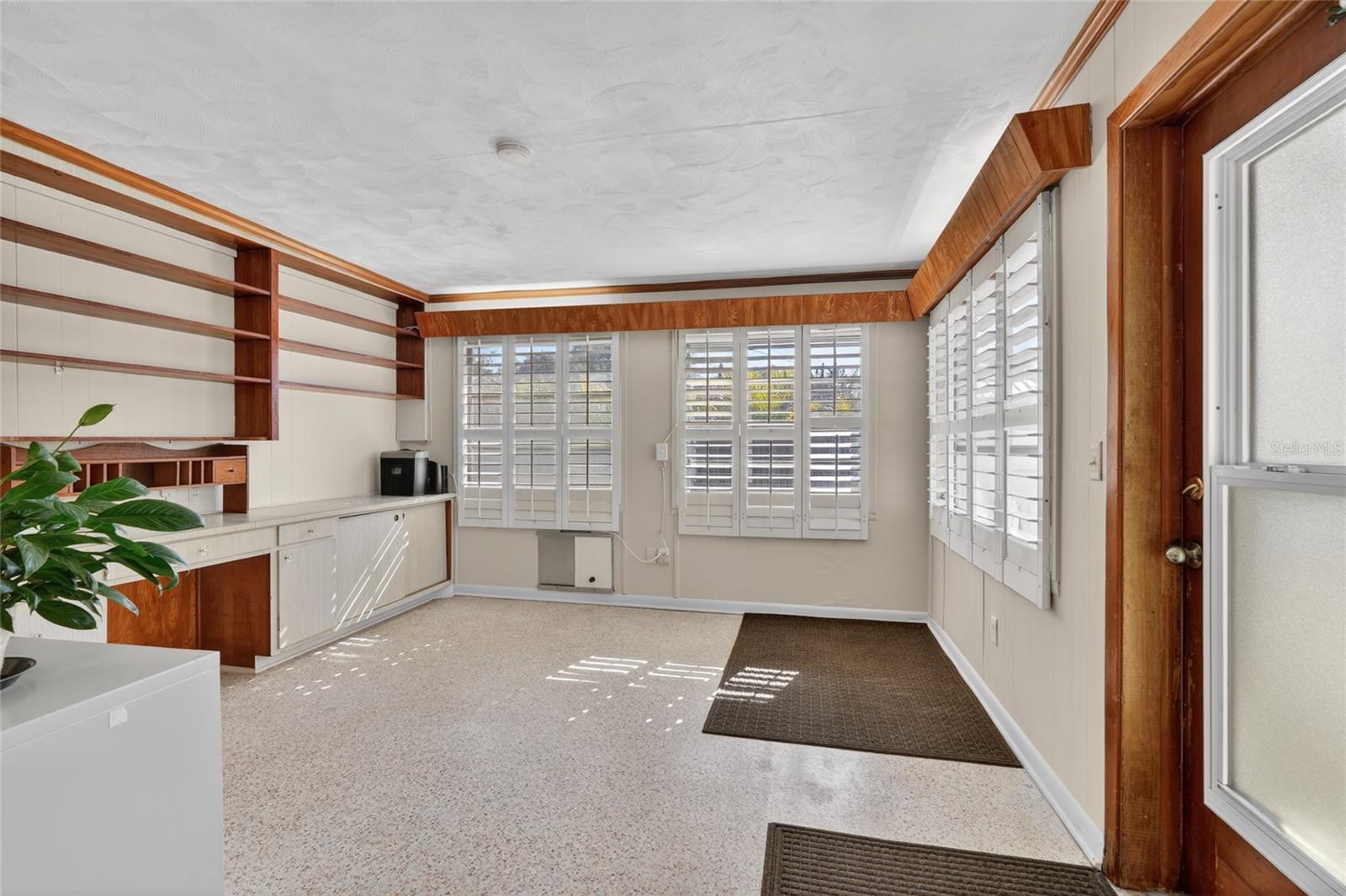 Image 14 of 38 For 1610 Valencia Drive W