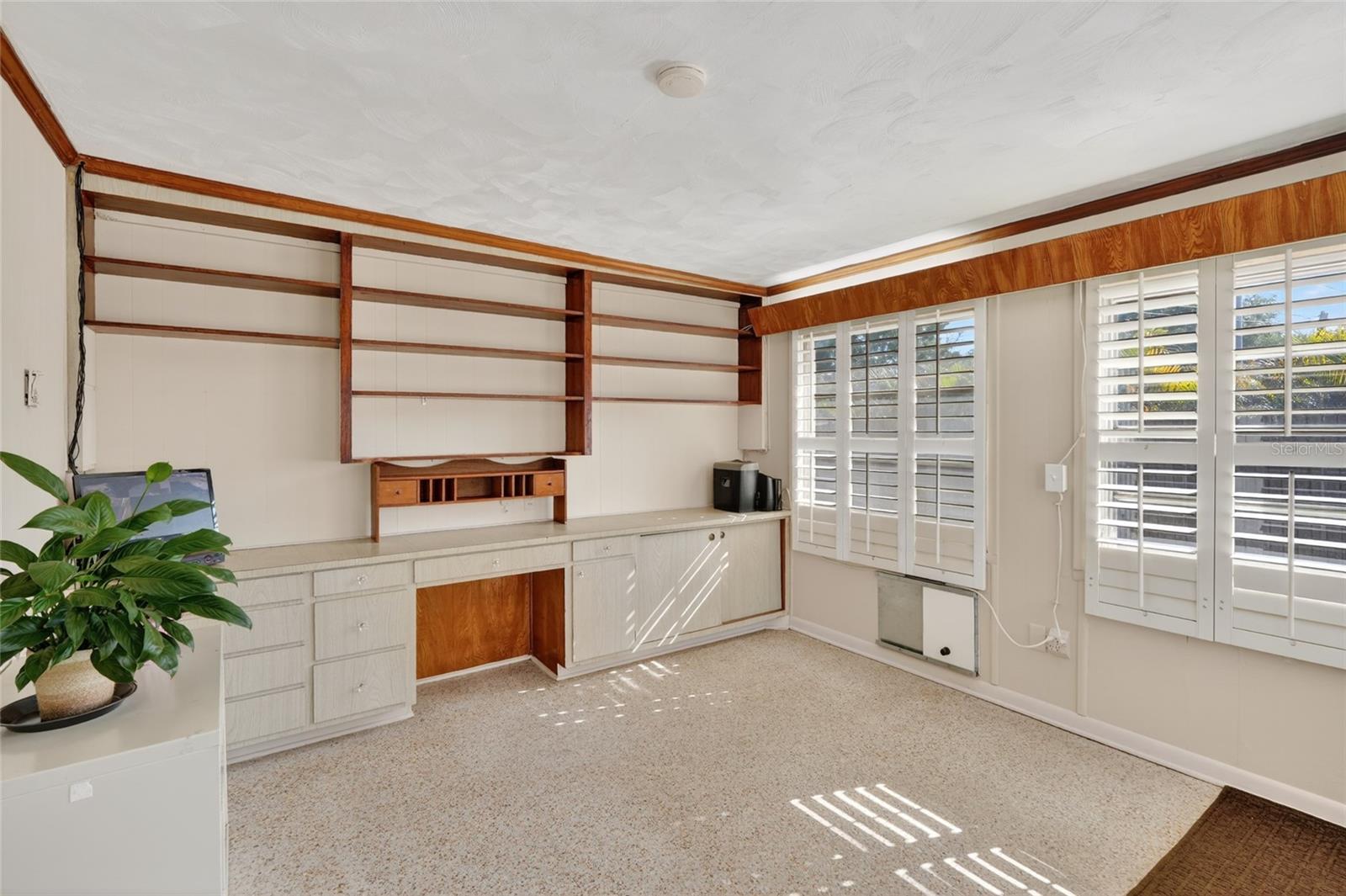 Image 15 of 38 For 1610 Valencia Drive W