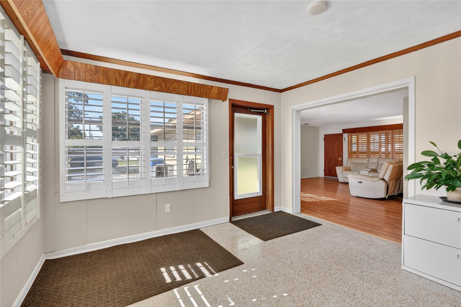 Image 17 of 38 For 1610 Valencia Drive W