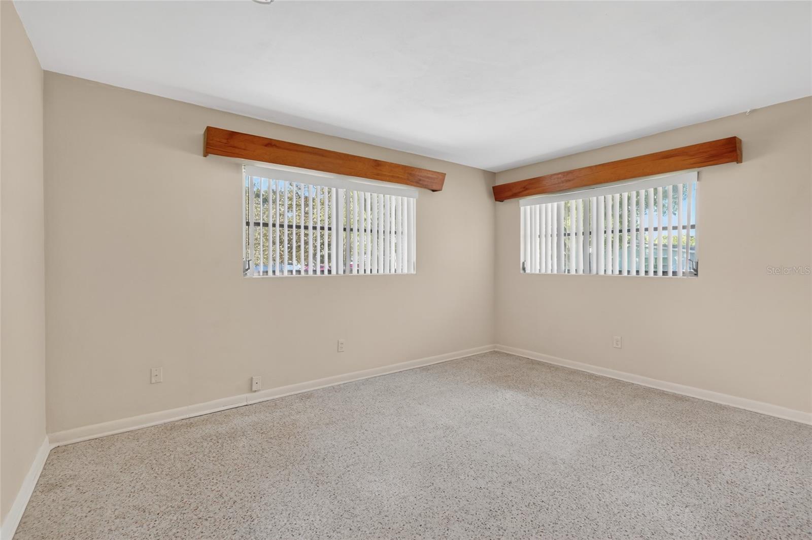 Image 19 of 38 For 1610 Valencia Drive W