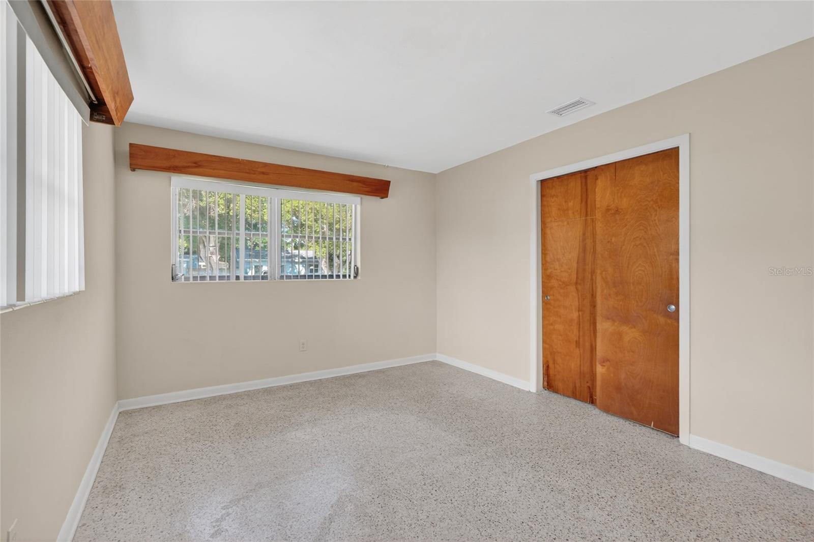 Image 20 of 38 For 1610 Valencia Drive W