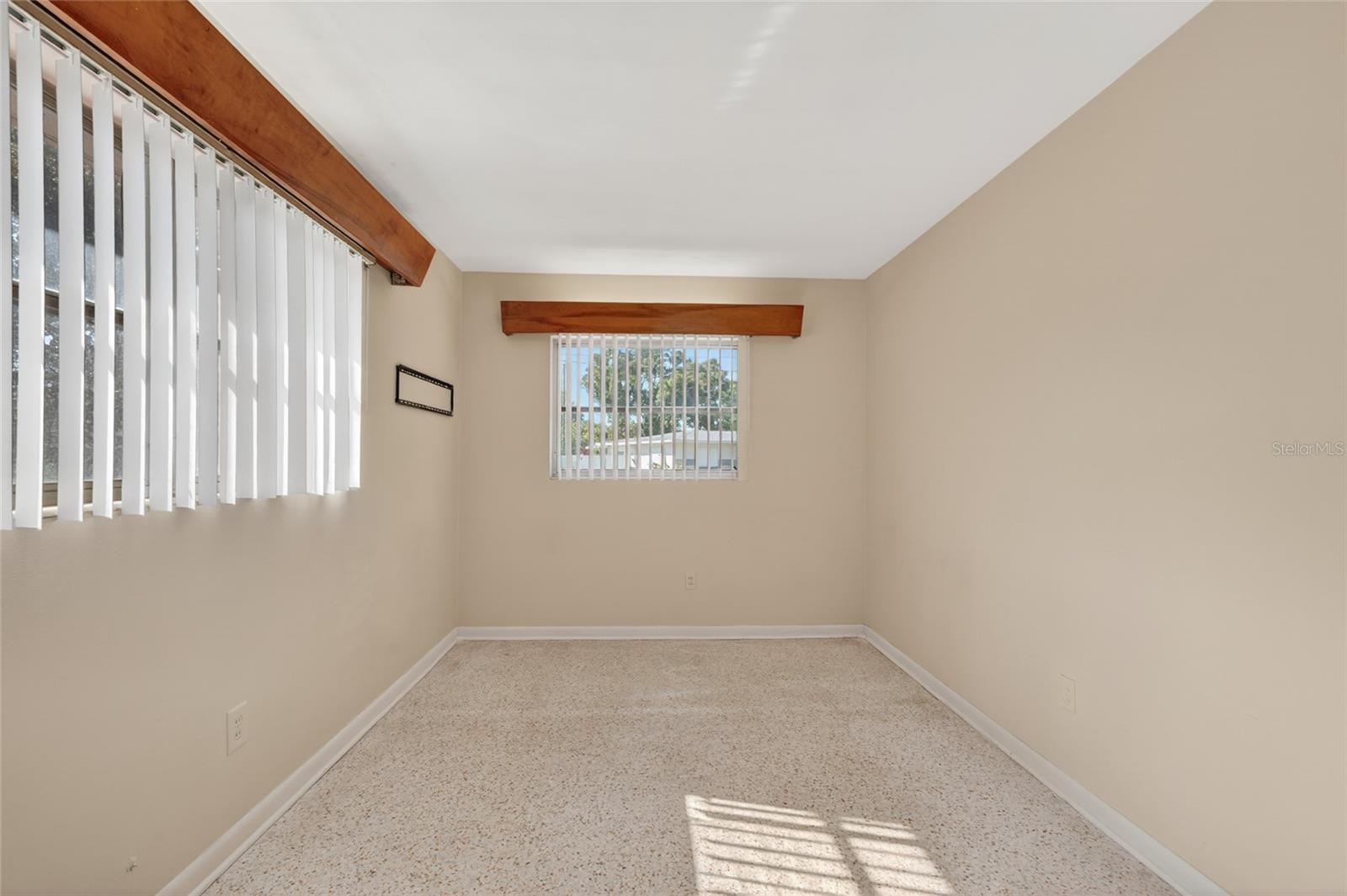 Image 23 of 38 For 1610 Valencia Drive W