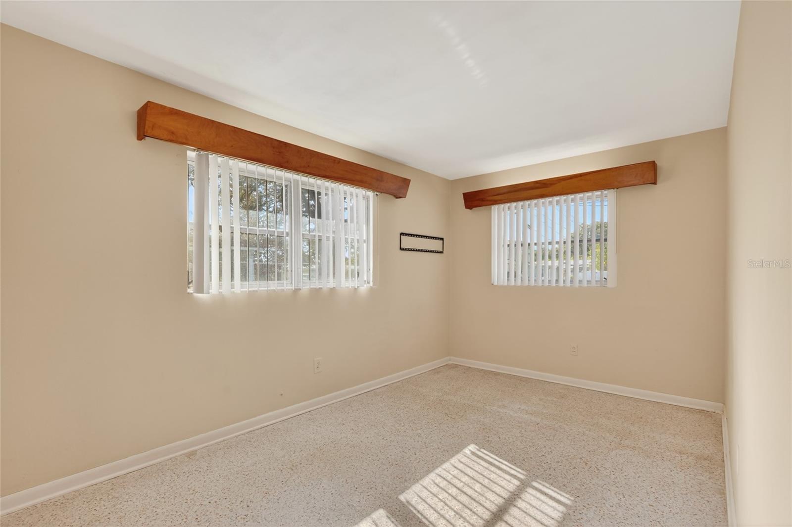 Image 24 of 38 For 1610 Valencia Drive W