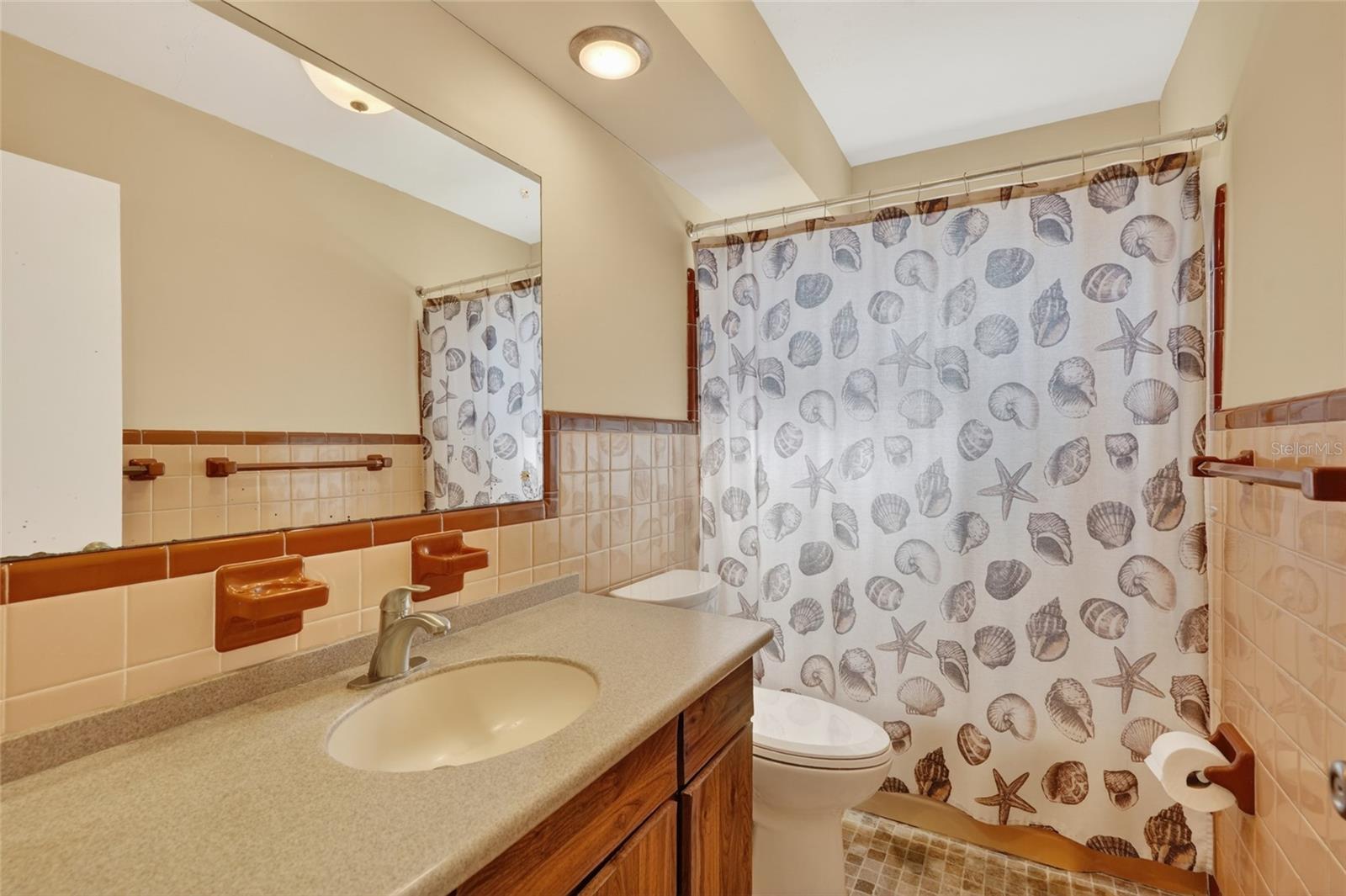 Image 28 of 38 For 1610 Valencia Drive W