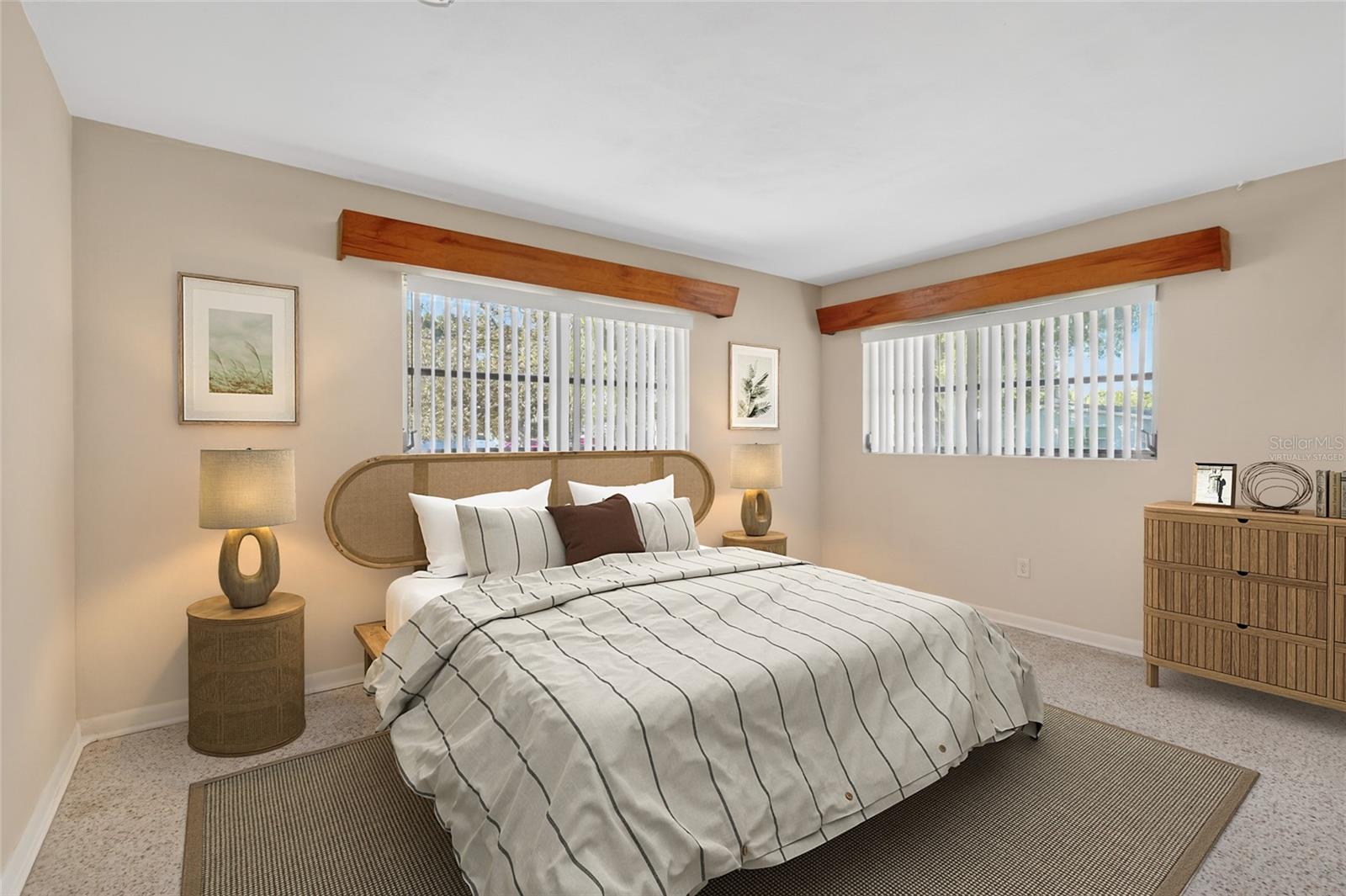 Image 4 of 38 For 1610 Valencia Drive W